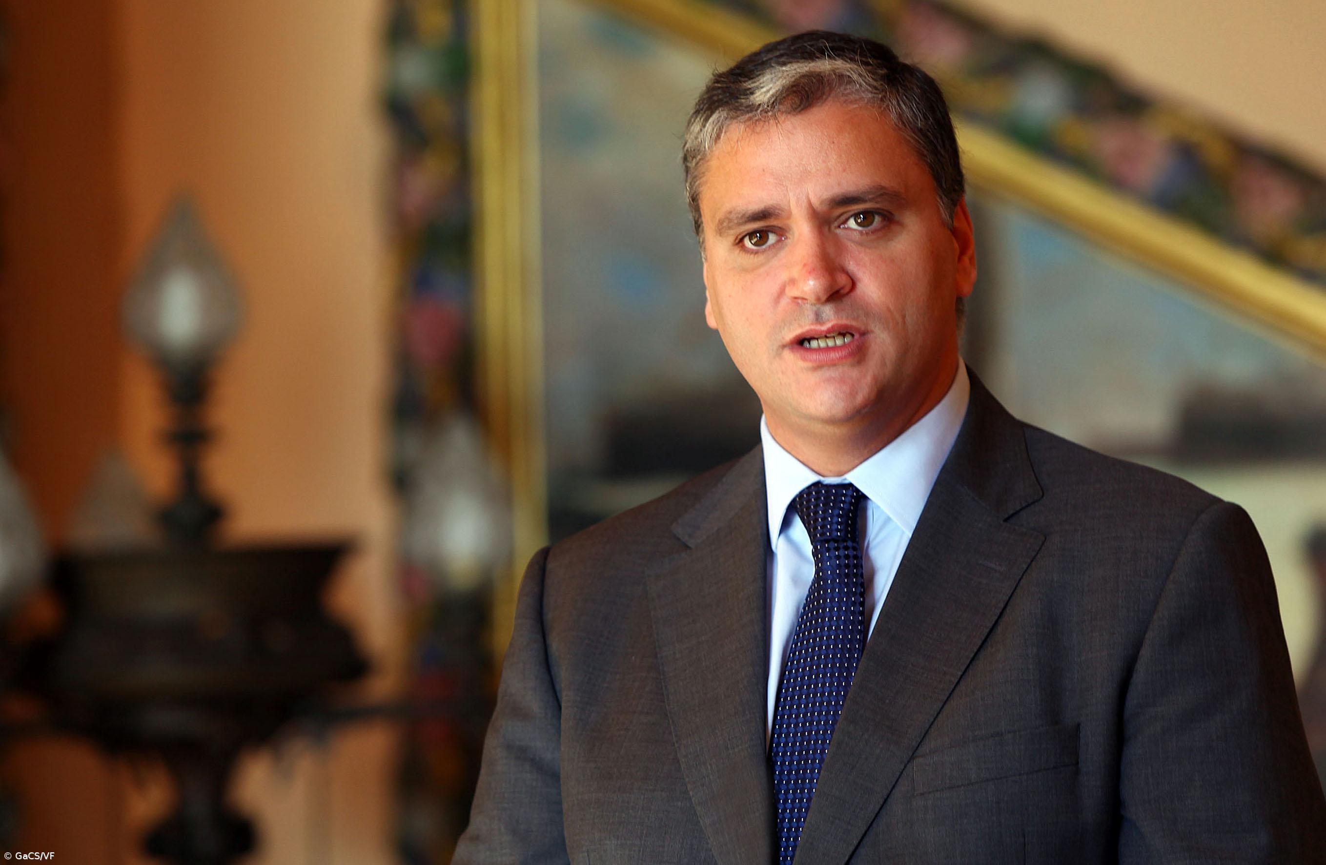 Açores reforçam apoios a funcionários e pensionistas para mitigar aumento de impostos em 2014 – Imagem 1