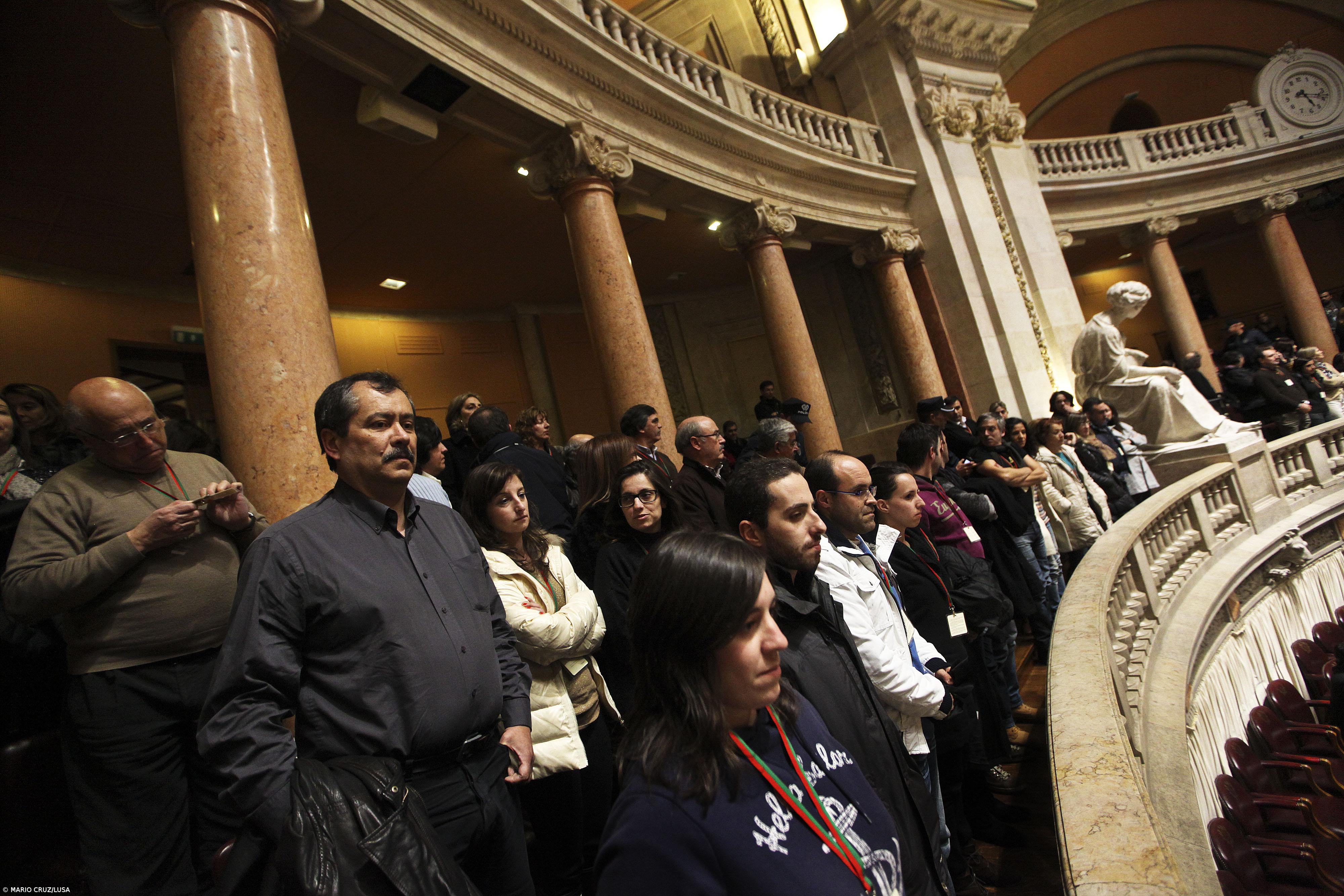 É "inadmissivel" que dezenas de professores não tenham entrado na Assembleia da República – Imagem 1