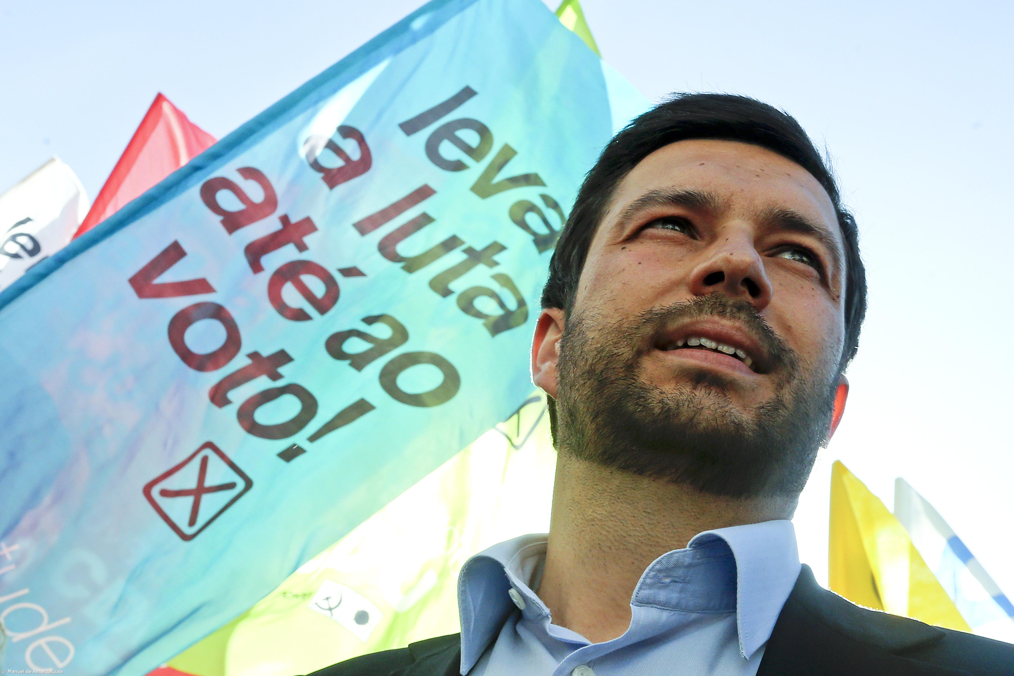 João Ferreira quer Estado a financiar mais despesas dos bombeiros  – Imagem 1