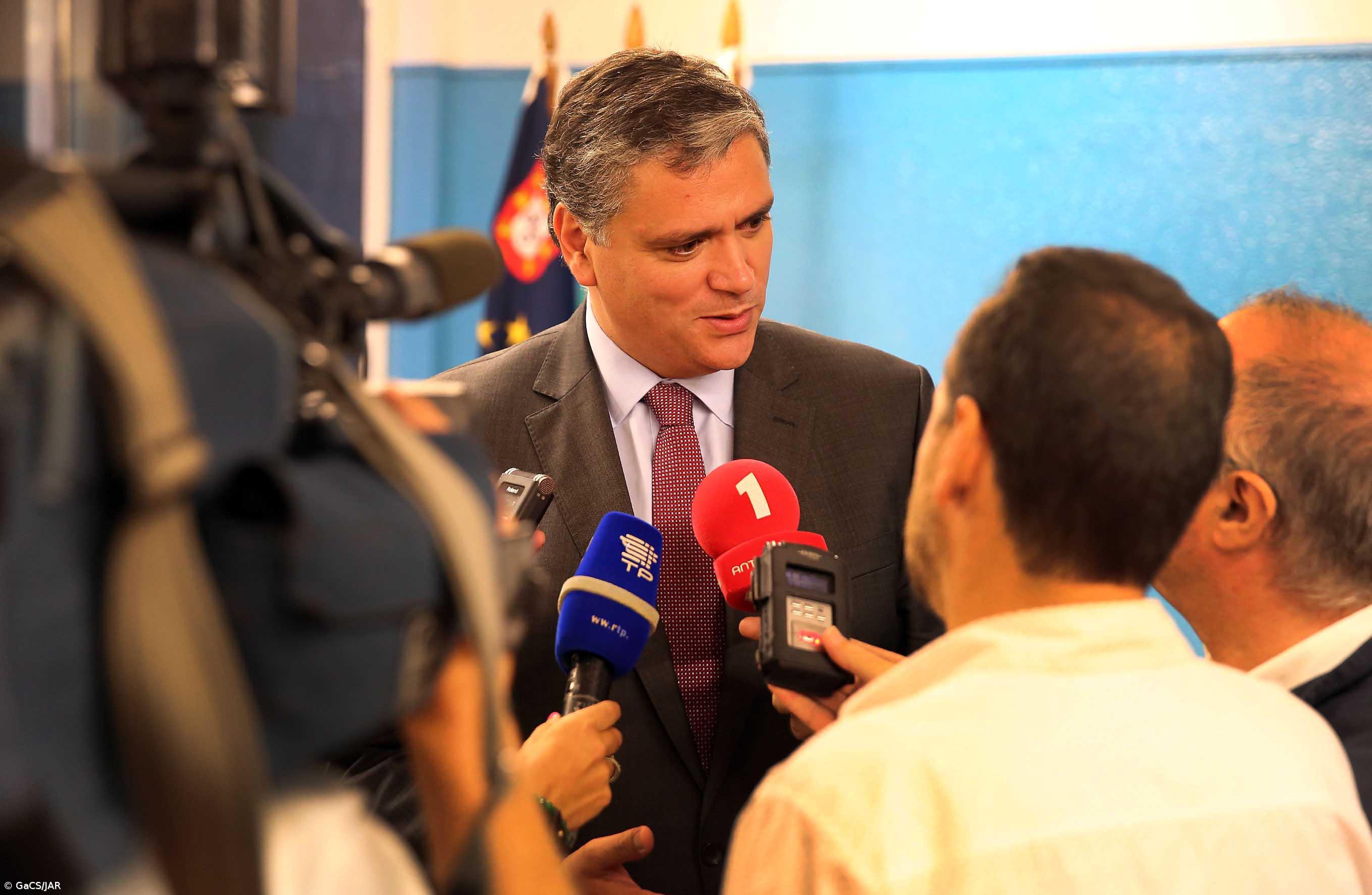 Açores esperam que visita do PM dê "grande impulso" à resolução de dossiê das ligações aéreas – Imagem 1