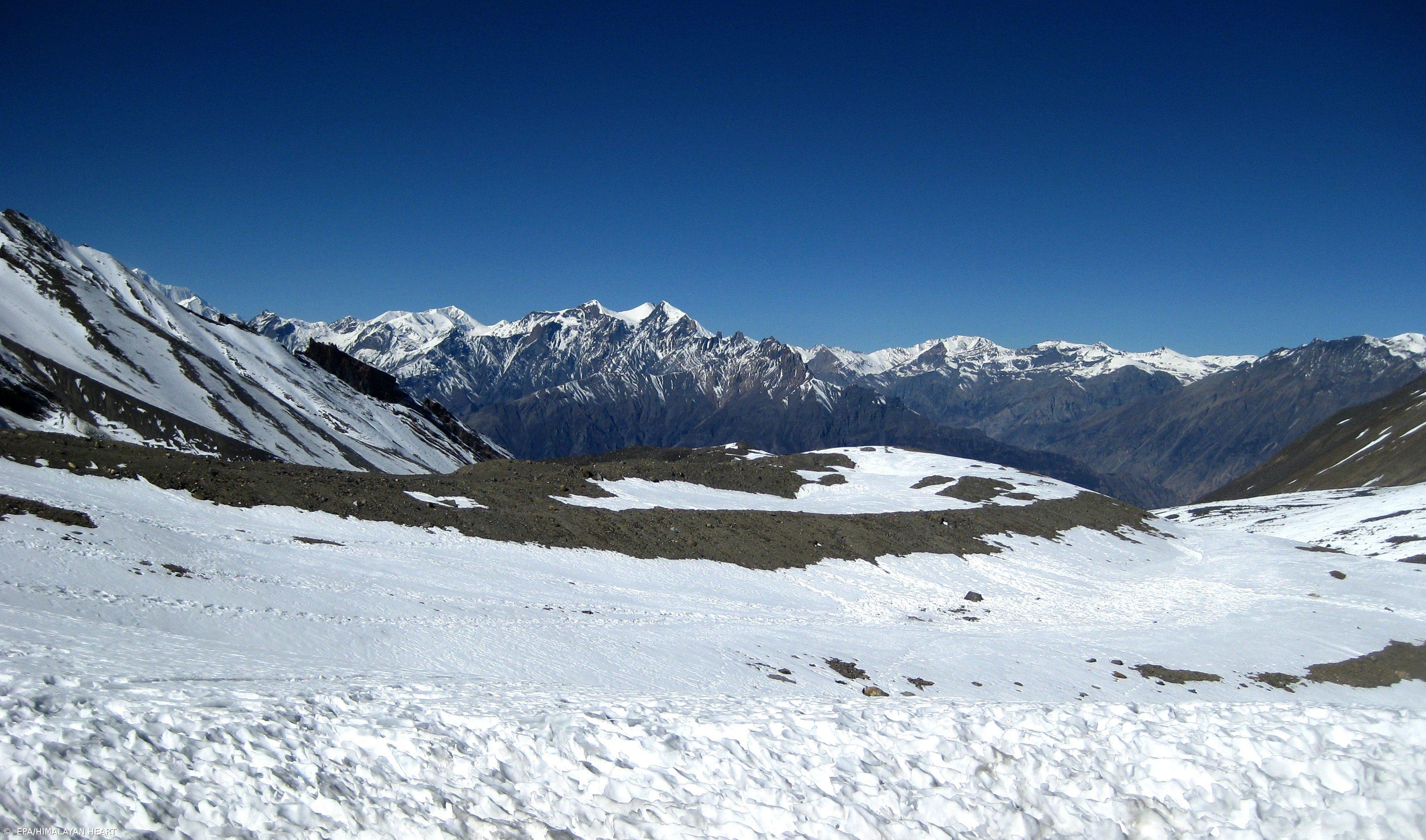 Jovem nepalesa morre isolada em cabana por não poder entrar em casa por estar com o período – Imagem 1