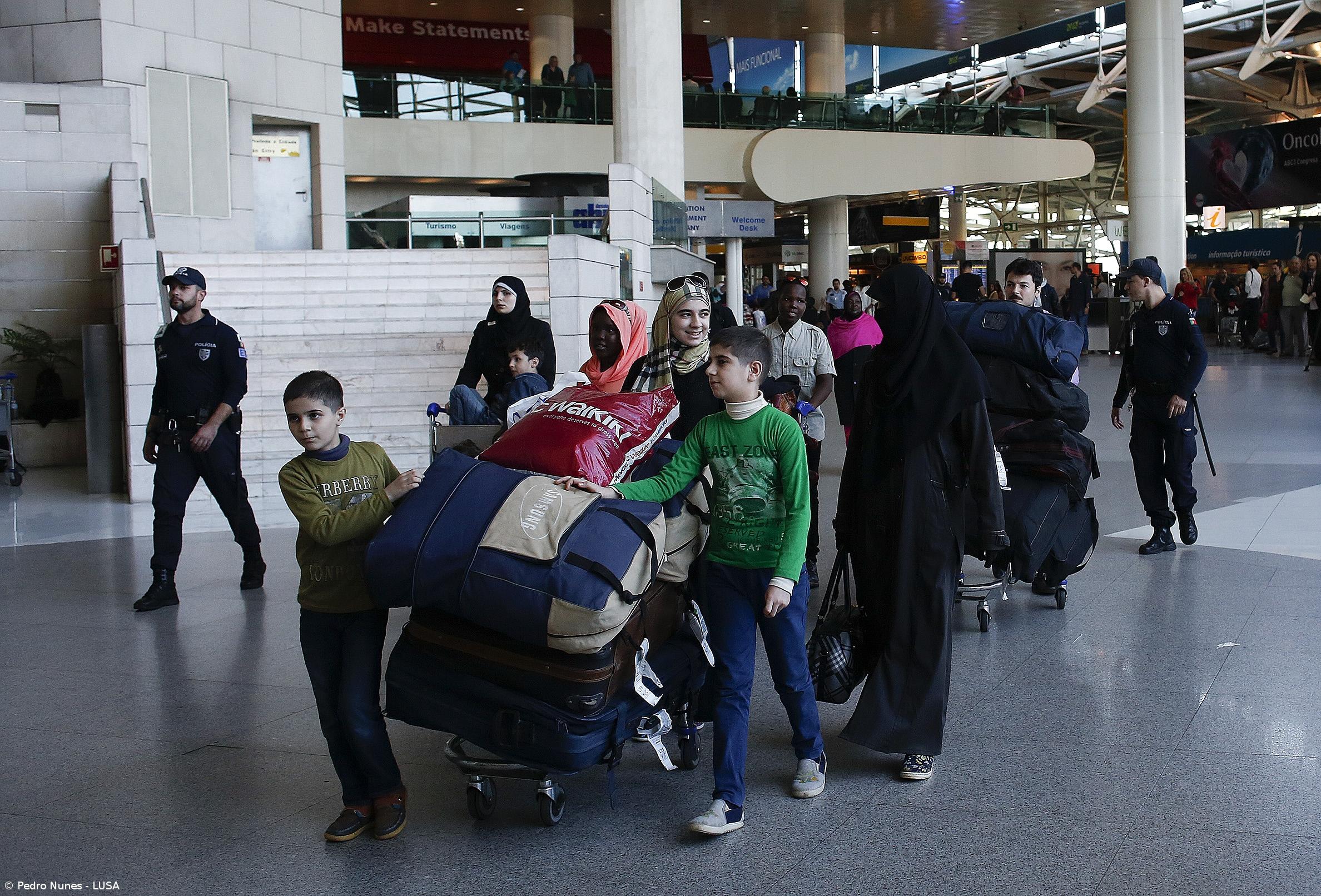 Grupo de 22 refugiados já chegou a Lisboa  – Imagem 1