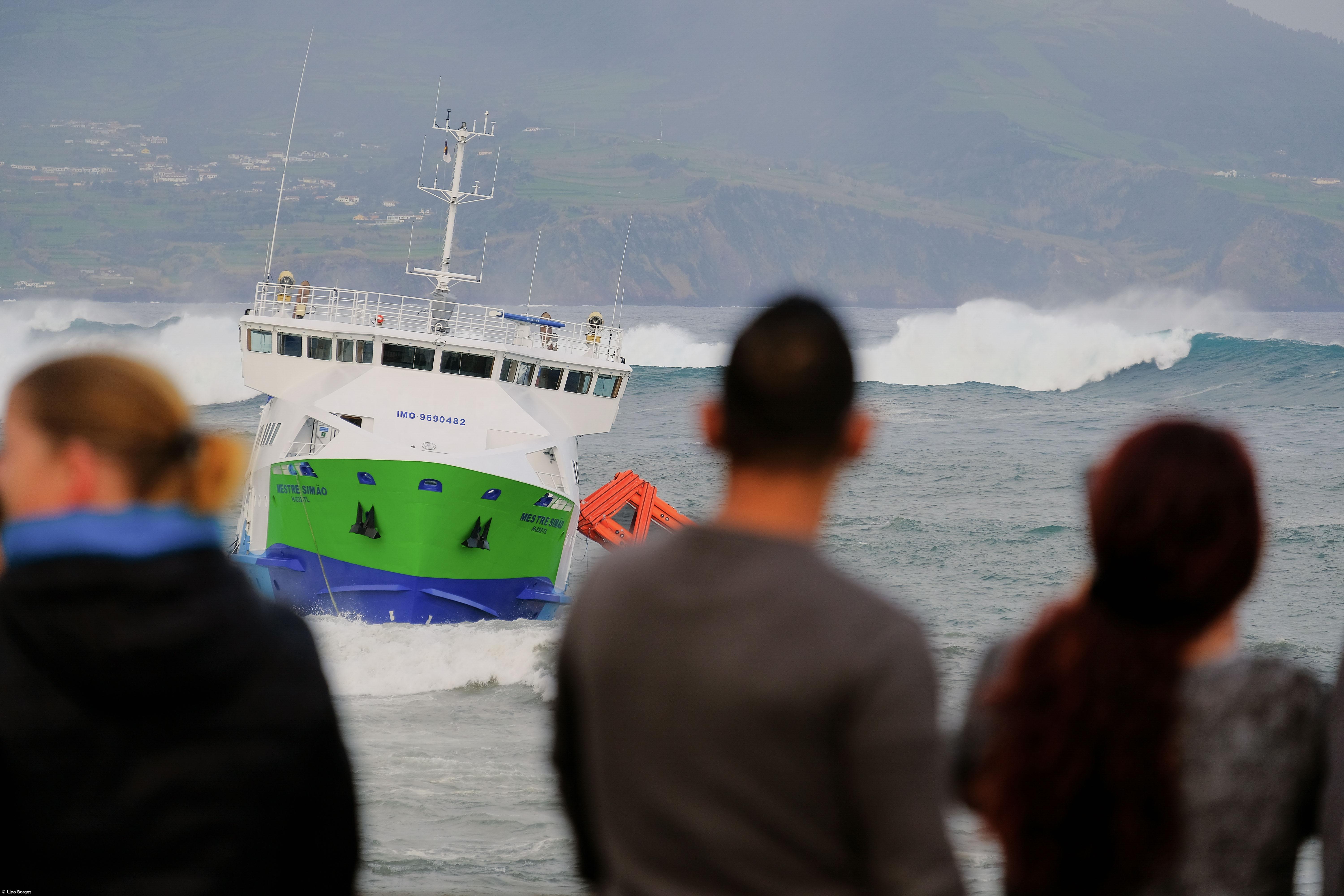 Trabalhadores da Atlânticoline suspendem greve devido a acidente com “Mestre Simão”  – Imagem 1