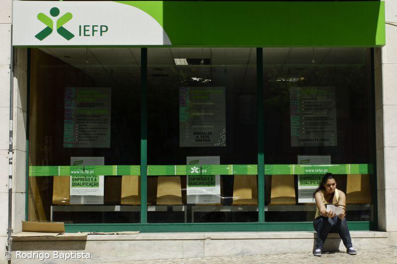 Número de desempregados inscritos em março sobe 3% homólogos e 8,9% em cadeia – Imagem 1