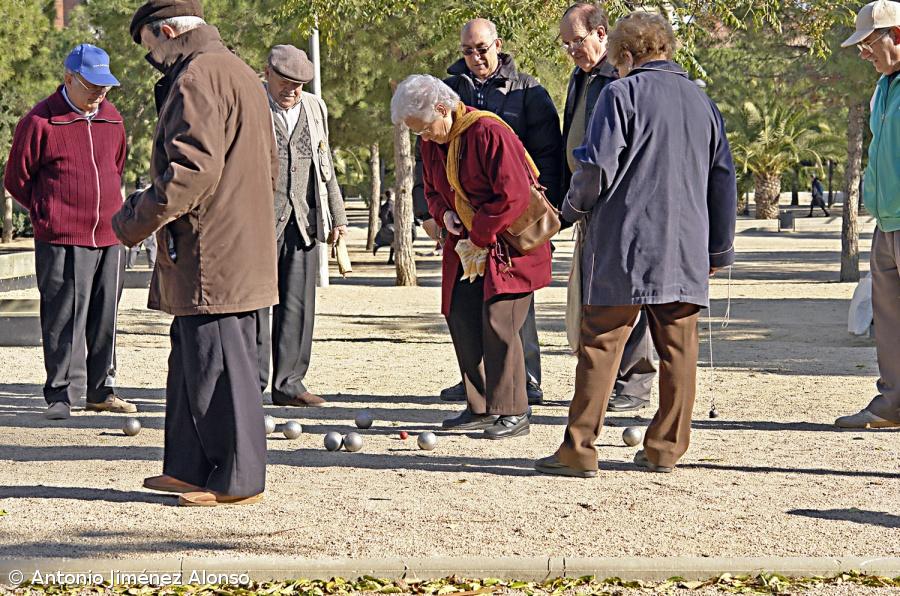 Solidão dos idosos durante esta quadra preocupa associações e investigadores – Imagem 1