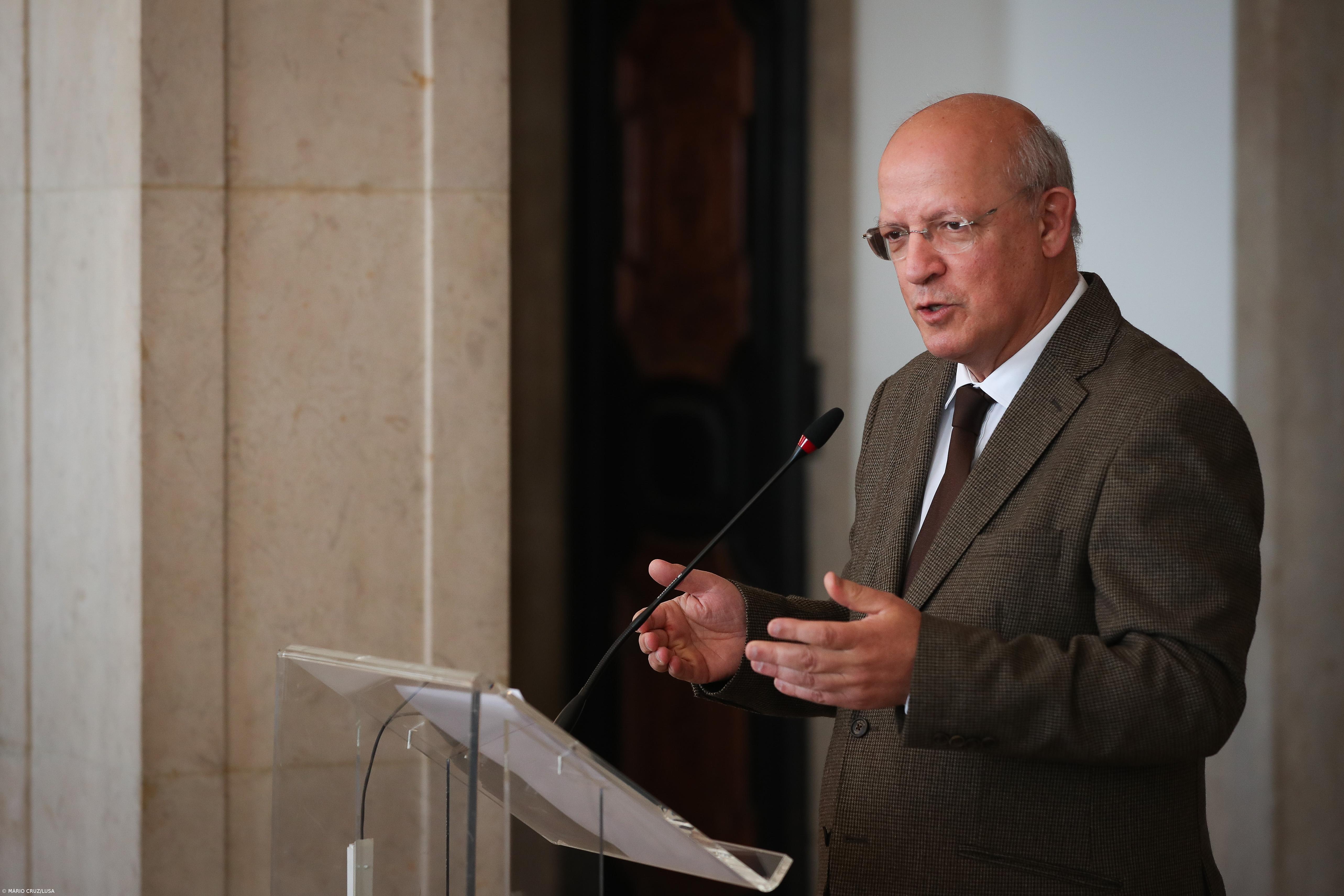 220 mil portugueses já pediram registo no Reino Unido  – Imagem 1