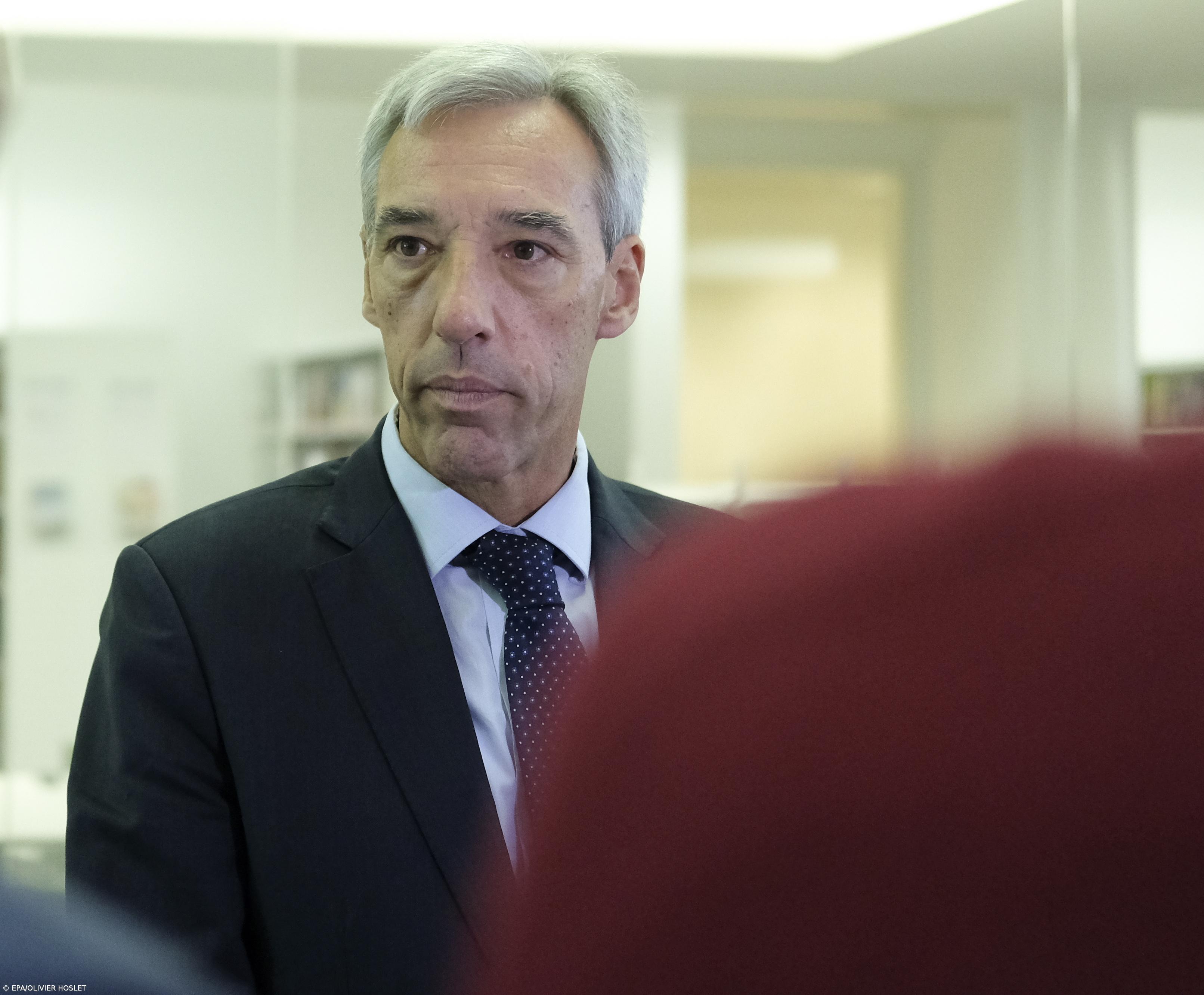 Ministro da Defesa diz que se mantém a “equidade nacional” com vacinação nos Açores – Imagem 1