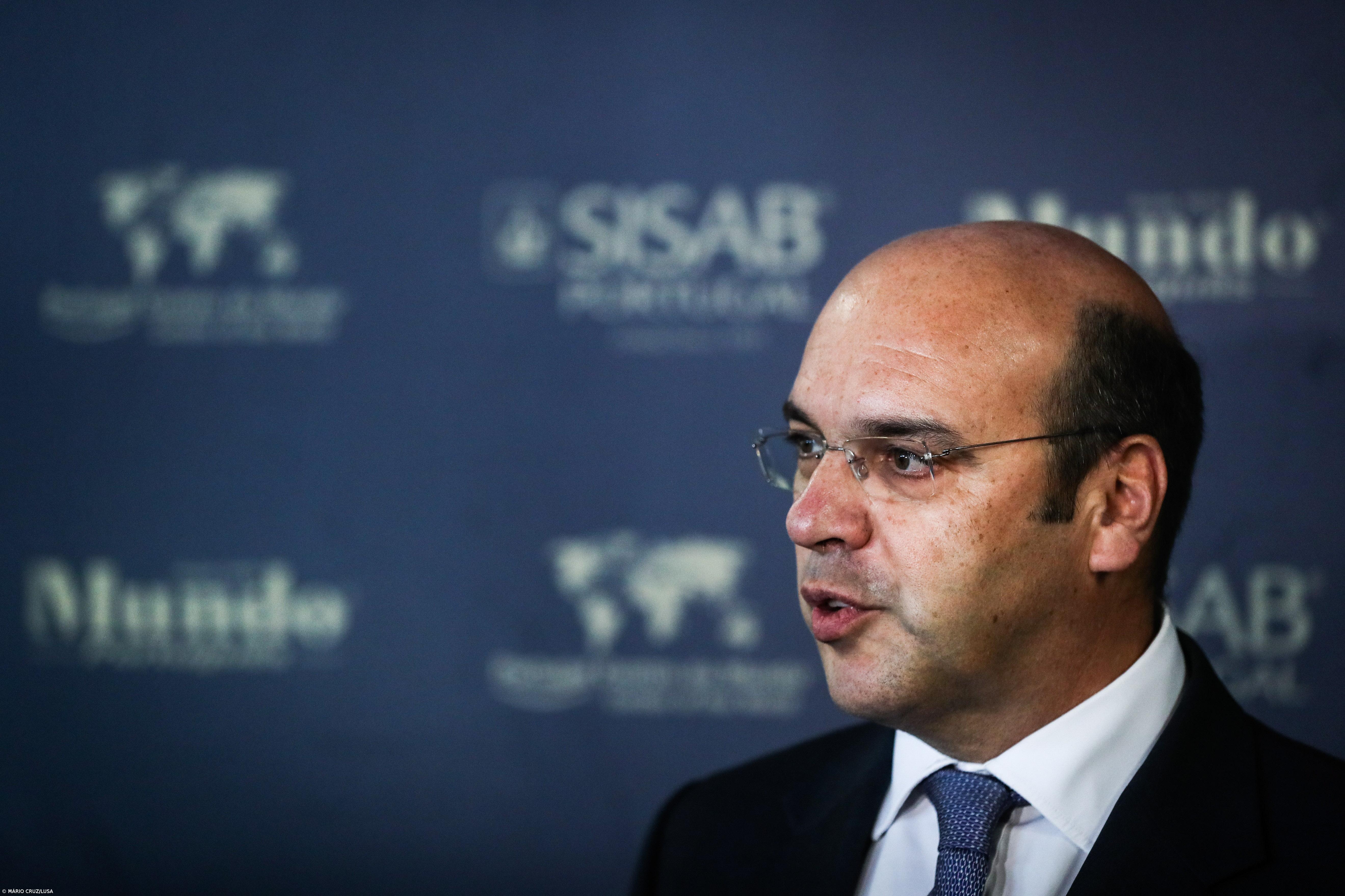 Governo não quer turismo dos ‘hostels’ com muitas pessoas numa área reduzida, diz Siza Vieira – Imagem 1