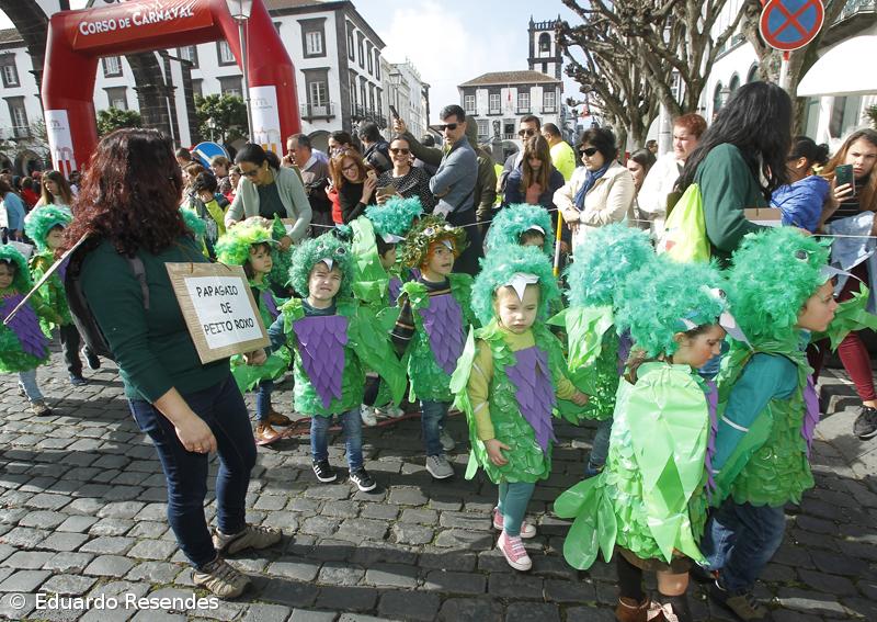 Corso de Carnaval atrai milhares a Ponta Delgada  – Imagem 2