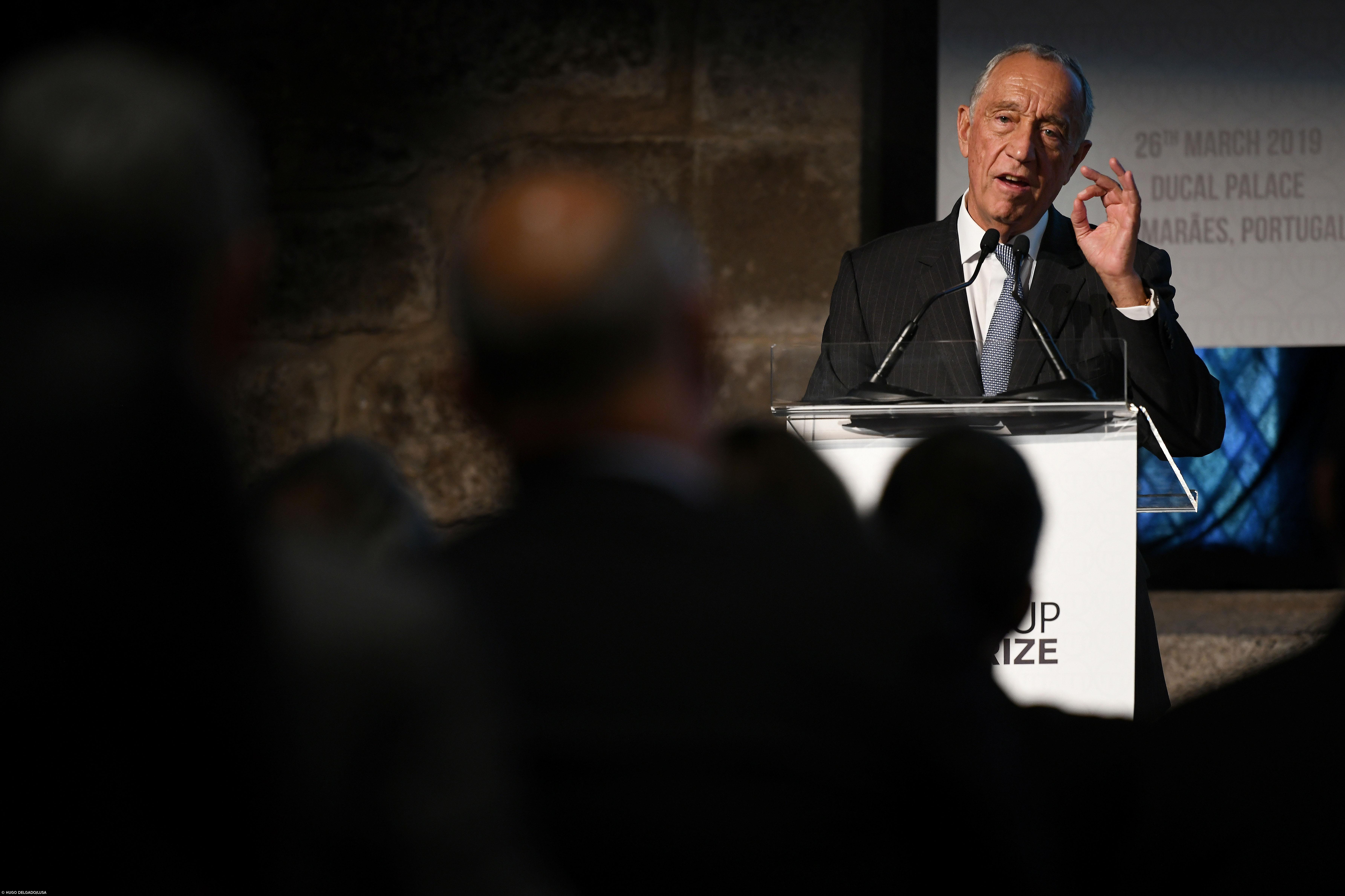 PR promulga apoio extraordinário à retoma mas preferia prolongamento do 'lay-off' simplificado – Imagem 1