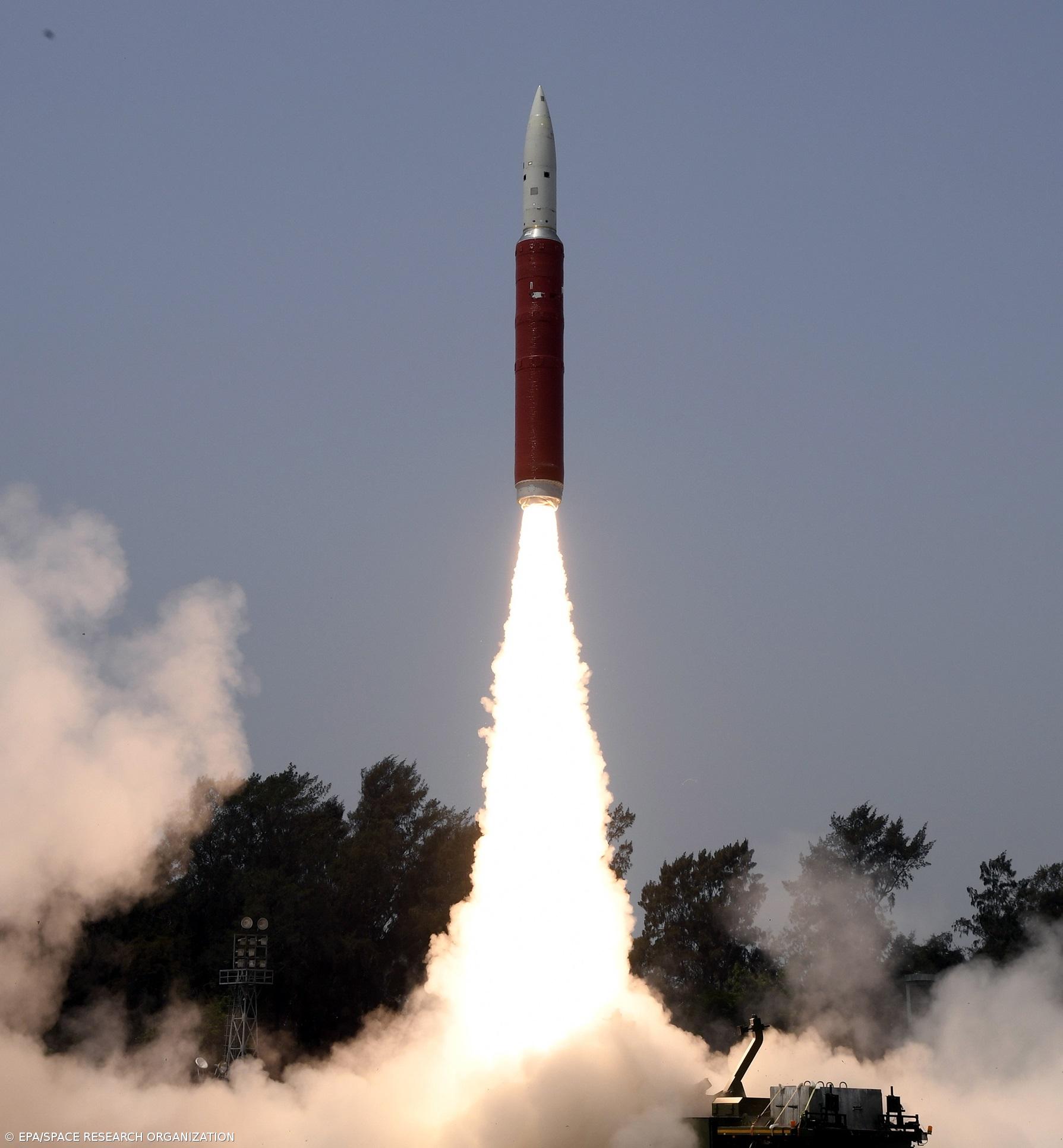 Índia anuncia ter abatido satélite no espaço – Imagem 1