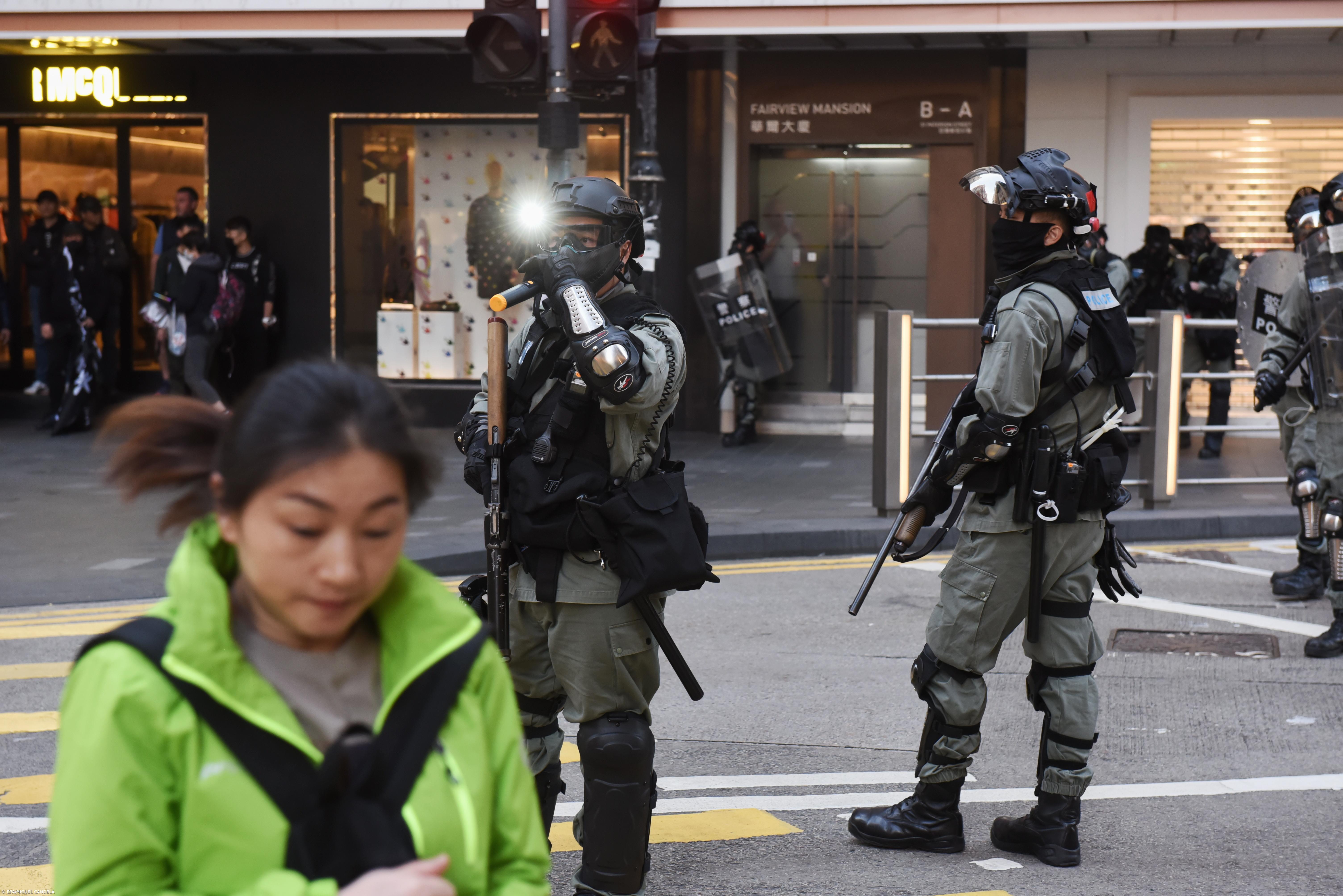 Polícia de Hong Kong fez mais de seis mil detenções em meio ano de protestos – Imagem 1