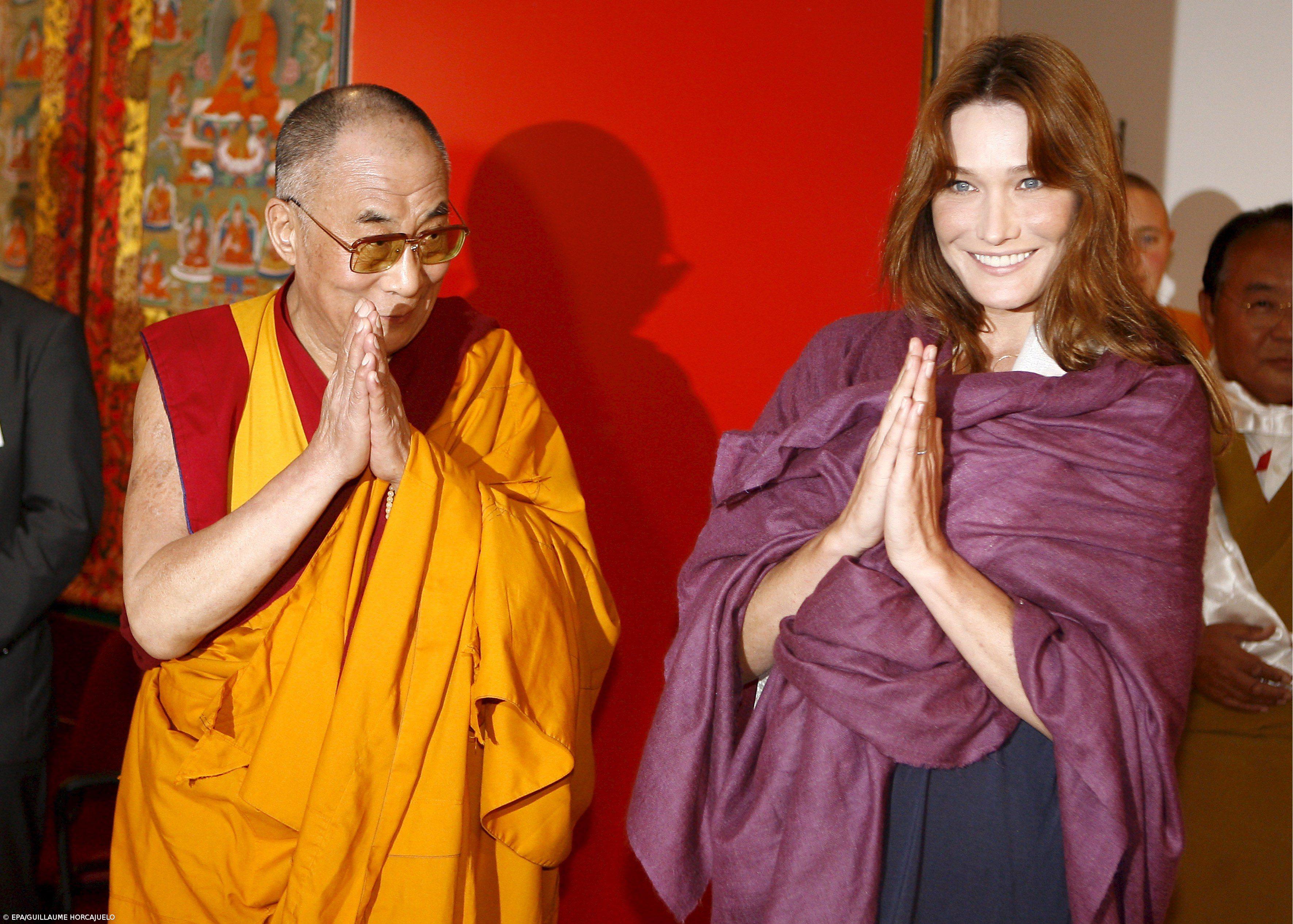 Carla Bruni-Sarkozy encontra-se com o Dalai Lama  – Imagem 1
