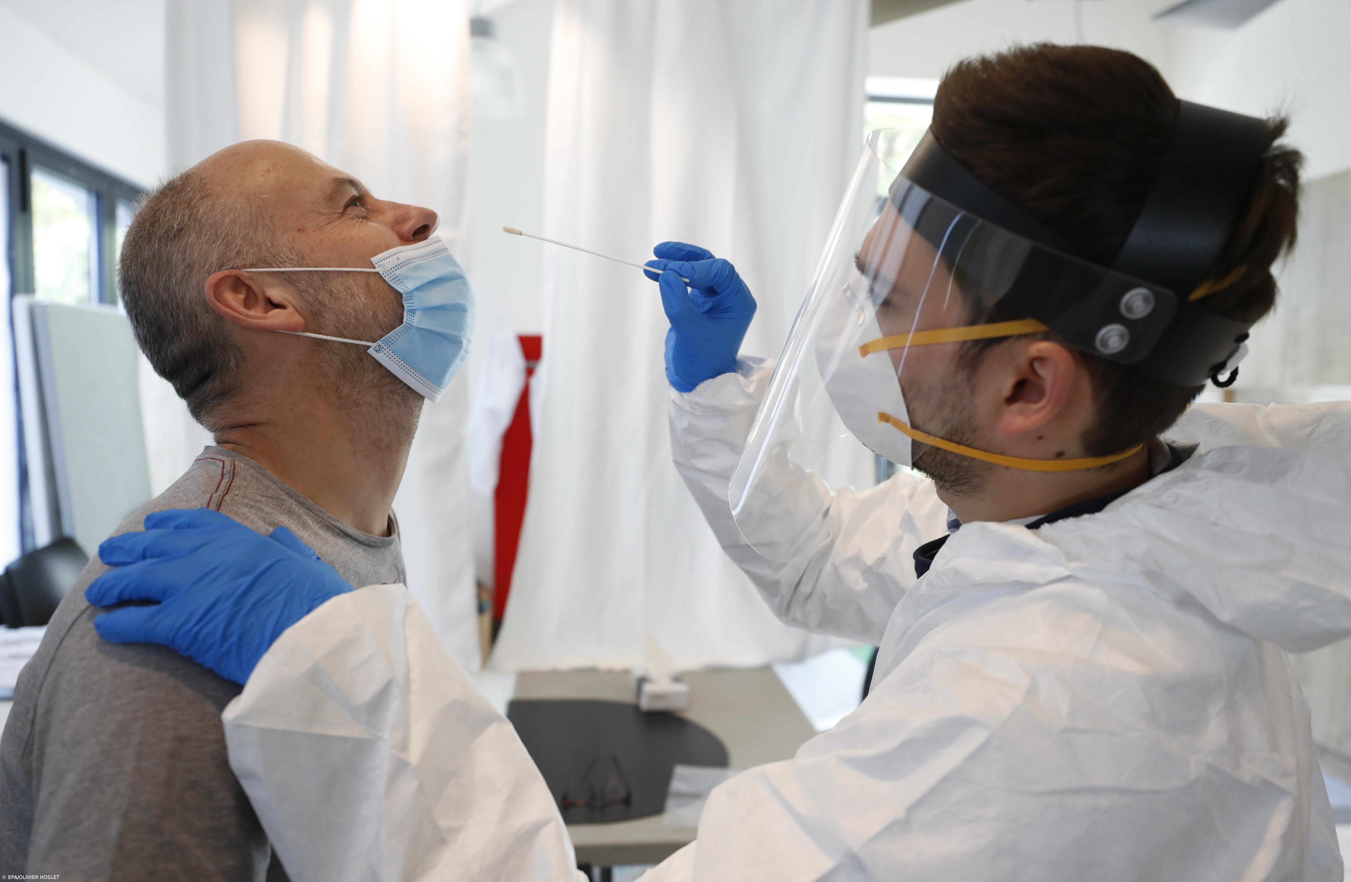 Compensações excluem maioria dos profissionais de saúde, diz sindicato – Imagem 1