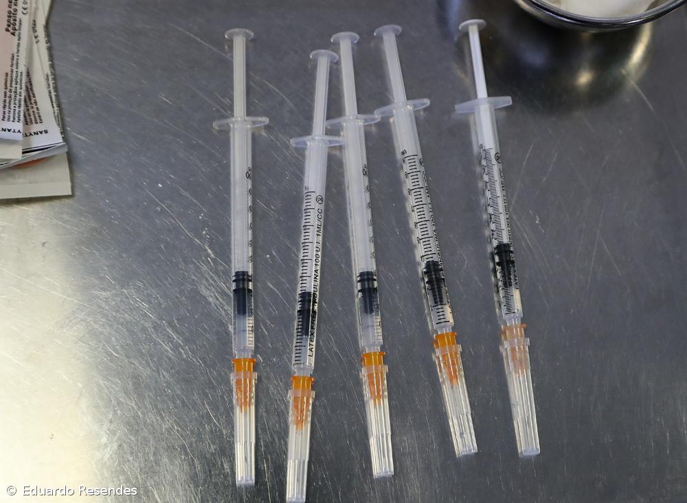 Profissionais do setor social e bombeiros começam hoje a ser vacinados – Imagem 1