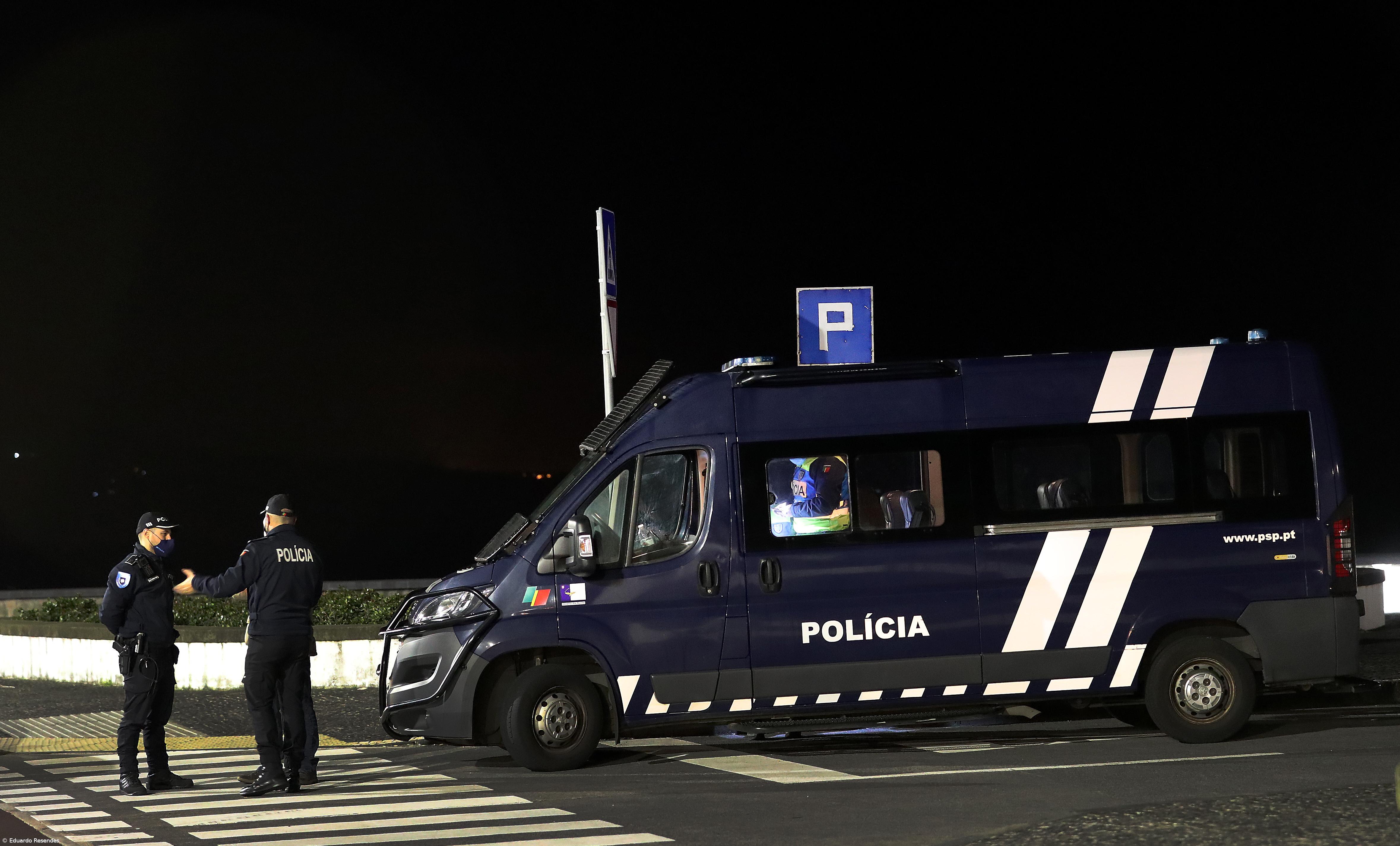 Dois homens detidos na Lagoa pelo crime de tráfico de estupefacientes e crime cometido com arma – Imagem 1