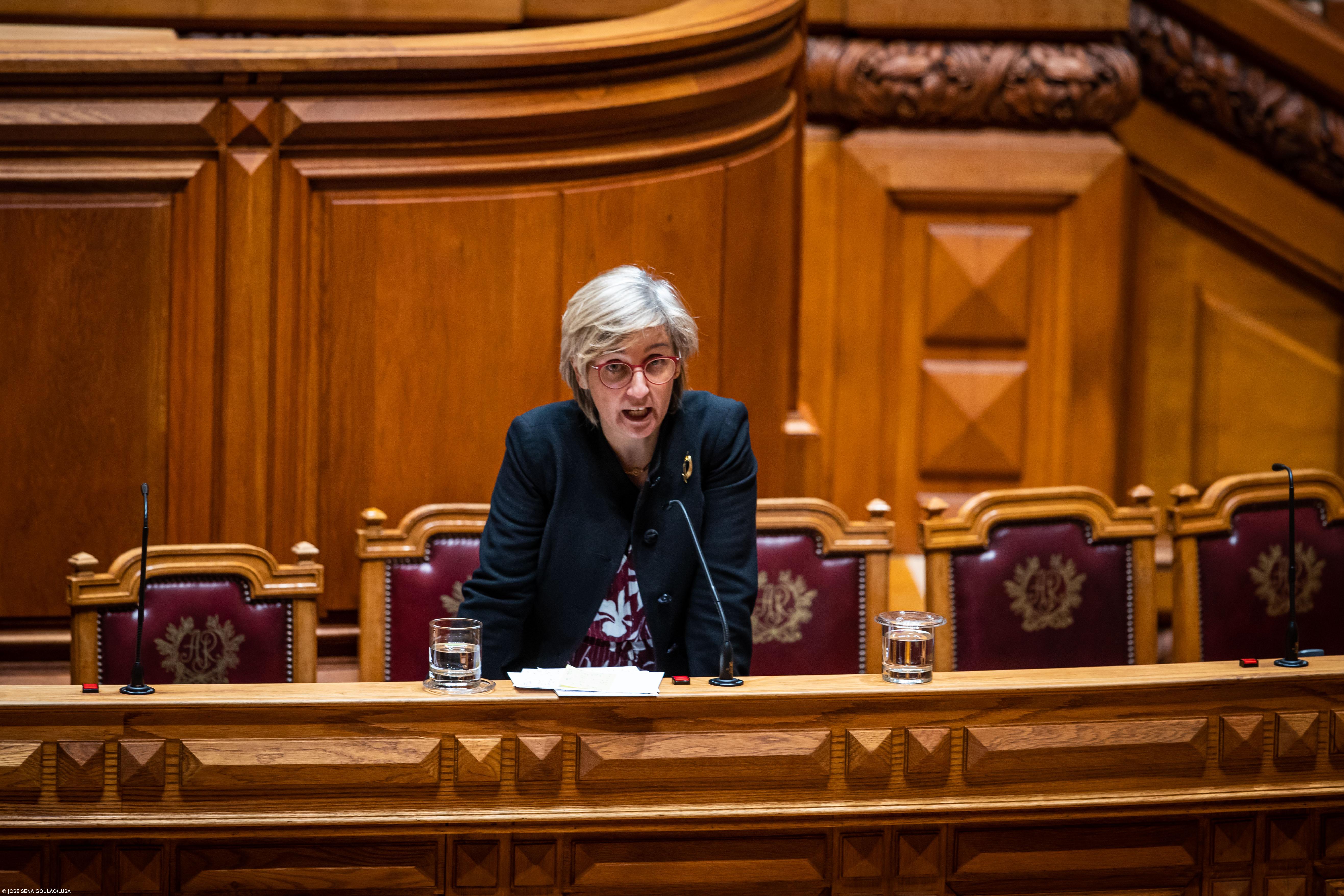 Ministra da Saúde admite problema de atratividade de profissionais para o SNS – Imagem 1