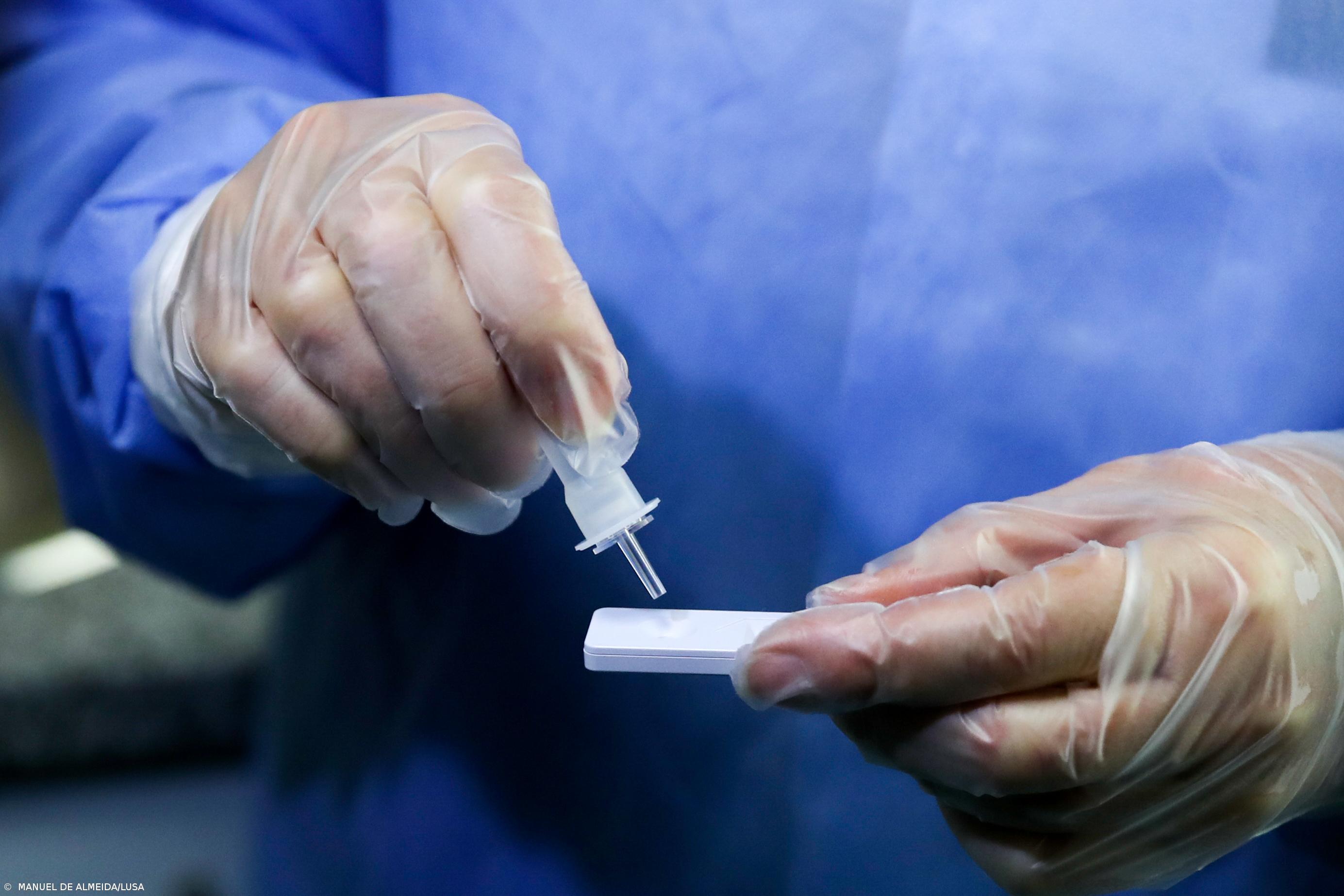 Açores vão ter testes gratuitos em farmácias e rastreios laborais aleatórios – Imagem 1