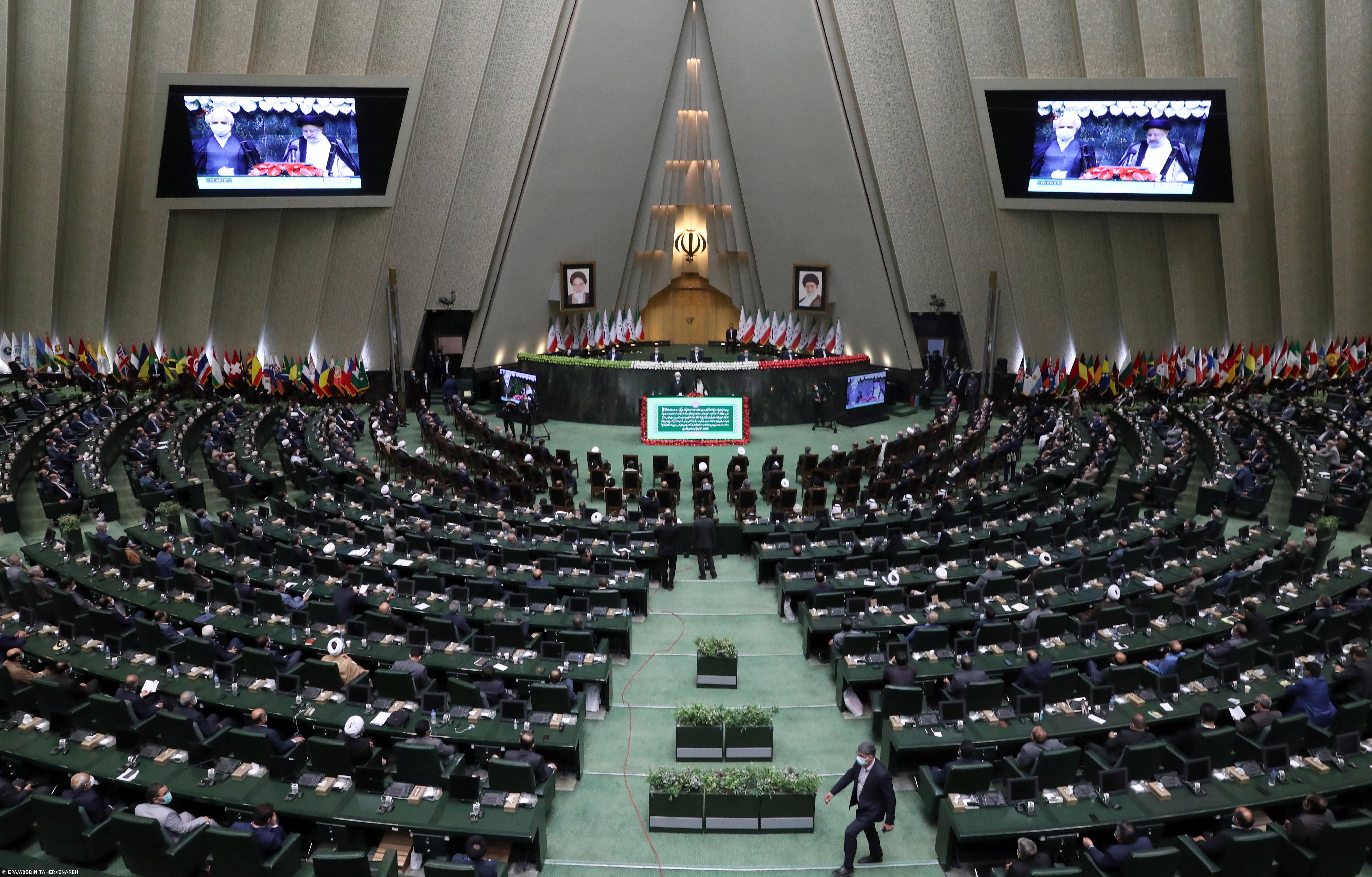 Irão diz que não precisa de "permissão" para desenvolver laços com a Rússia – Imagem 1