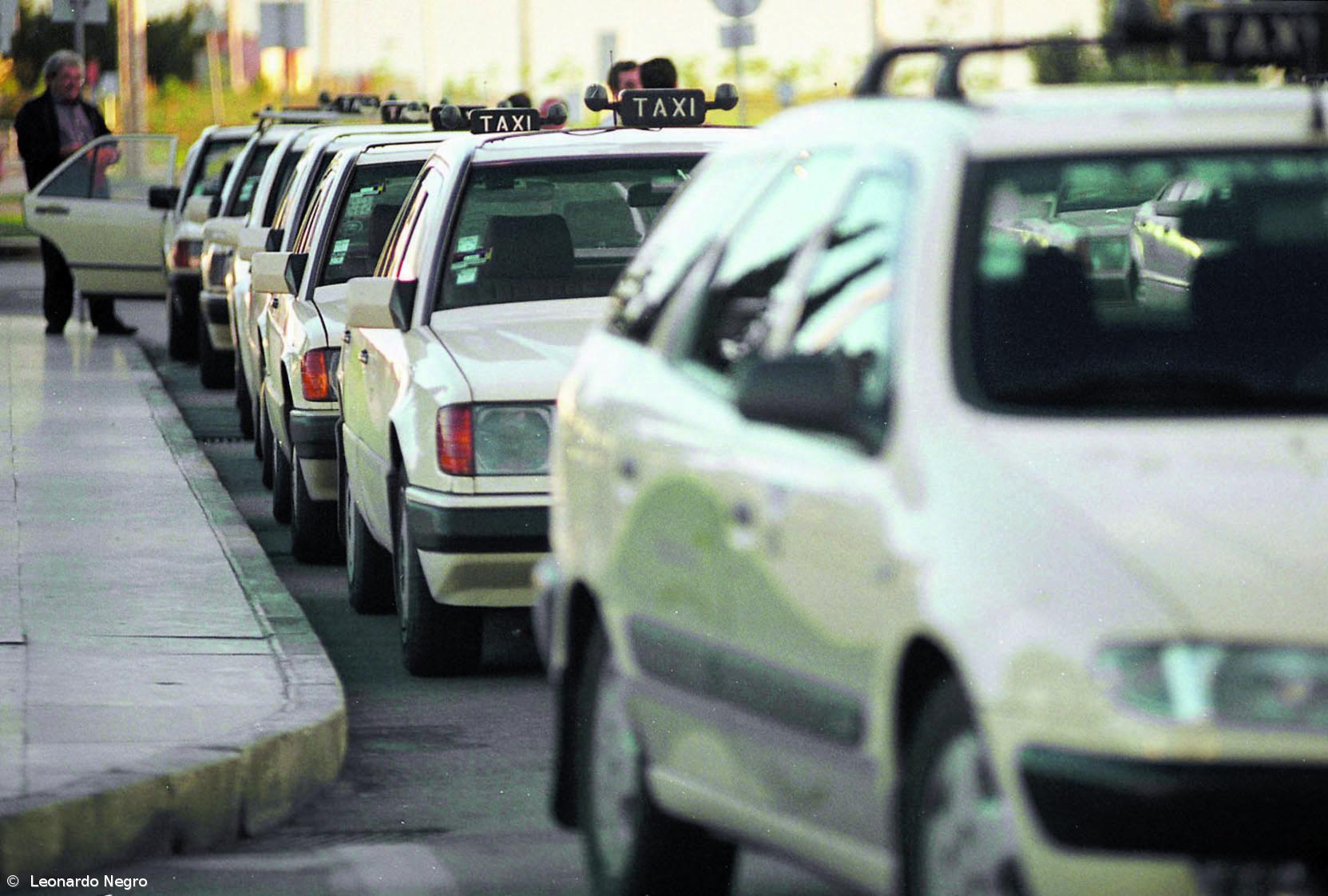 Associações do táxi consideram novo regime importante mas aguardam por regulamentação – Imagem 1