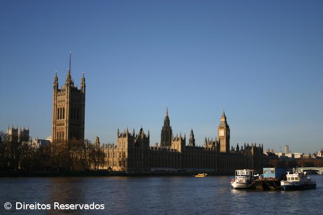 Tribunal britânico diz que emigrantes podem ficar mesmo sem atualizar estatuto – Imagem 1
