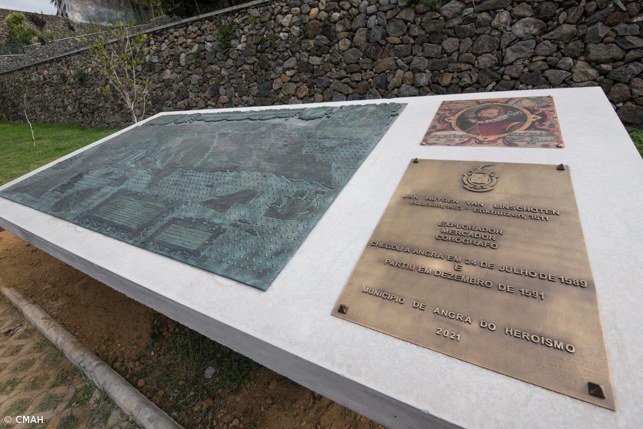 Carta de Linschoten em exposição no Passeio Teles Palhinha – Imagem 1