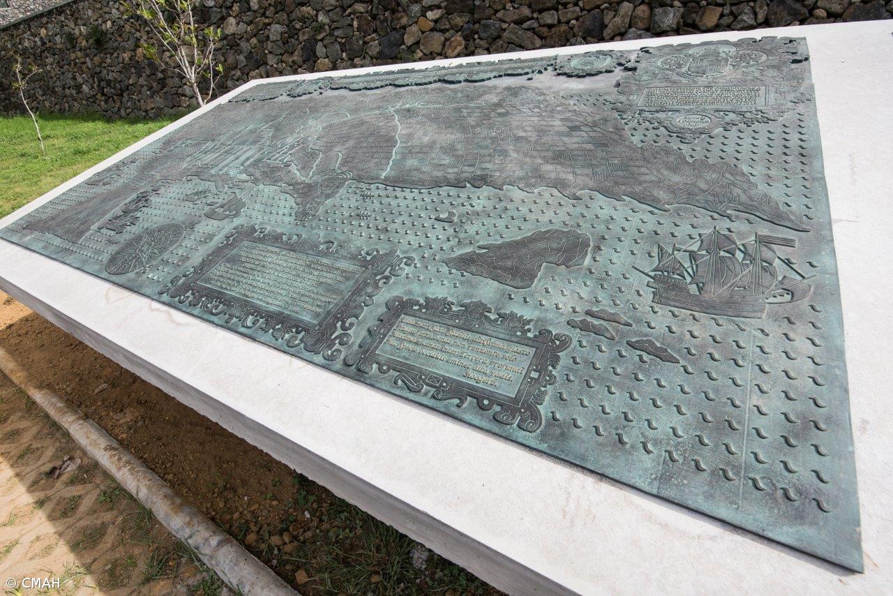 Carta de Linschoten em exposição no Passeio Teles Palhinha – Imagem 2