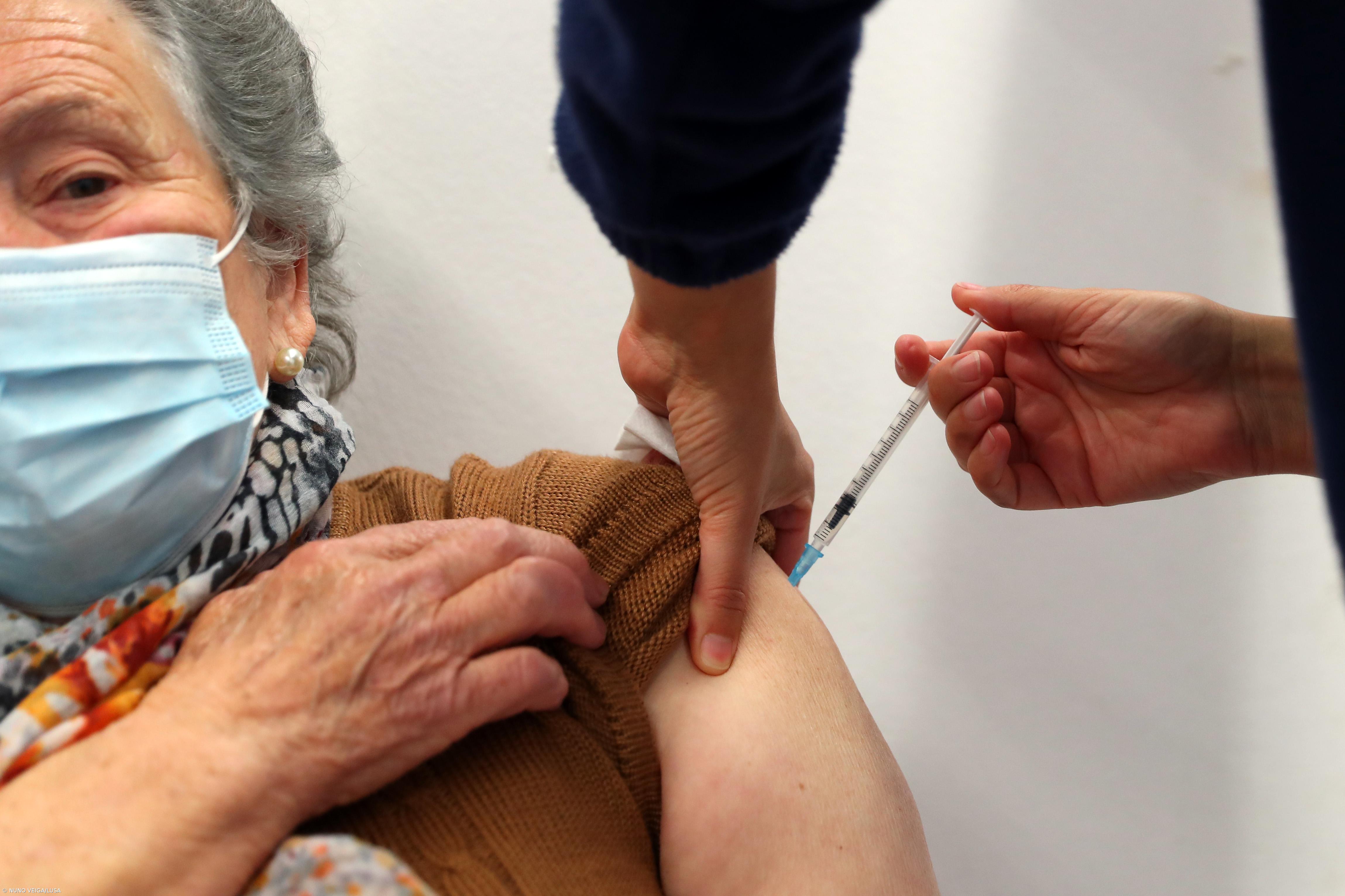 Mais de 2,1 milhões de vacinas contra covid-19 e gripe administradas desde setembro – Imagem 1