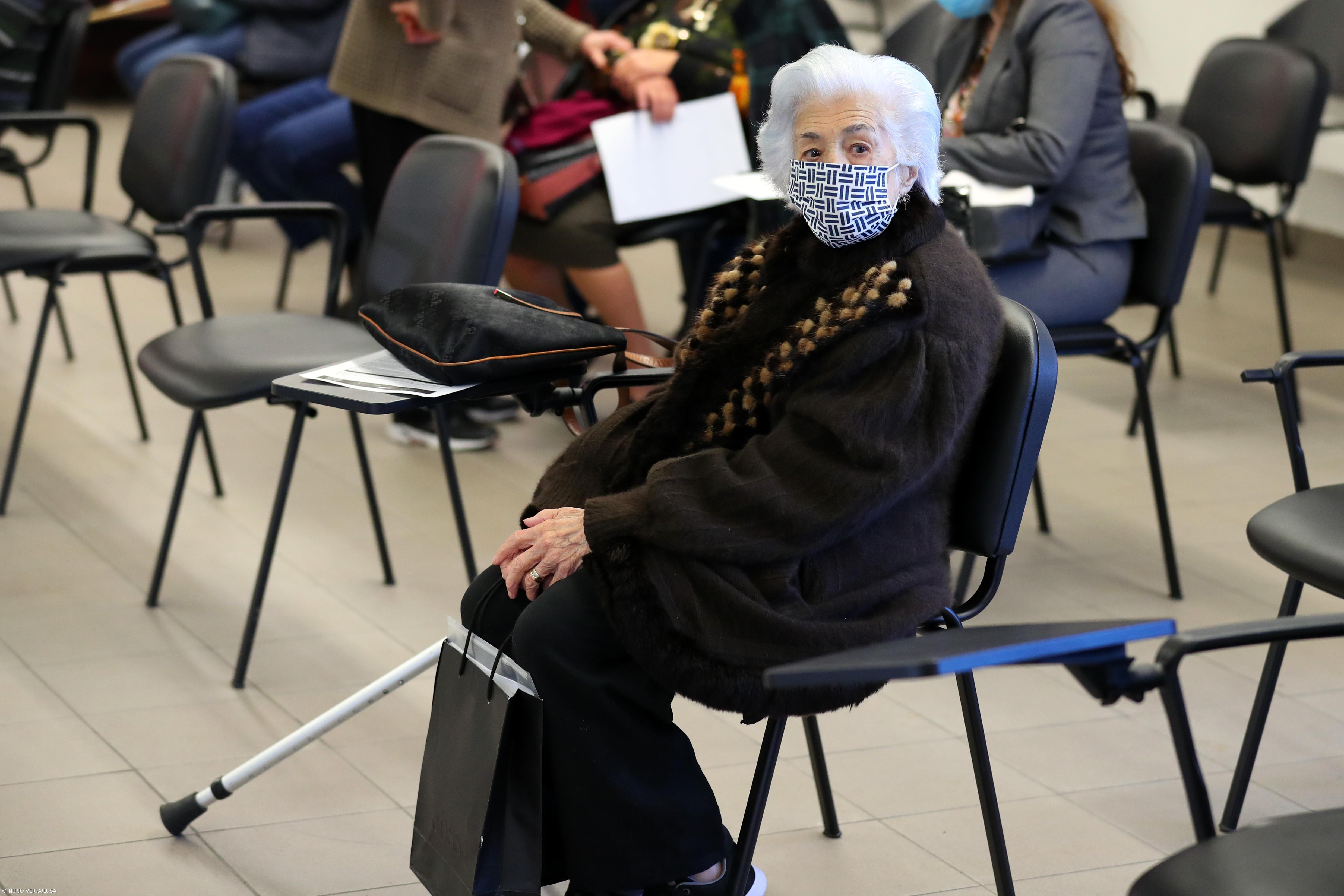 Portugal com 1,9 milhões de cidadãos vacinados com terceira dose – Imagem 1