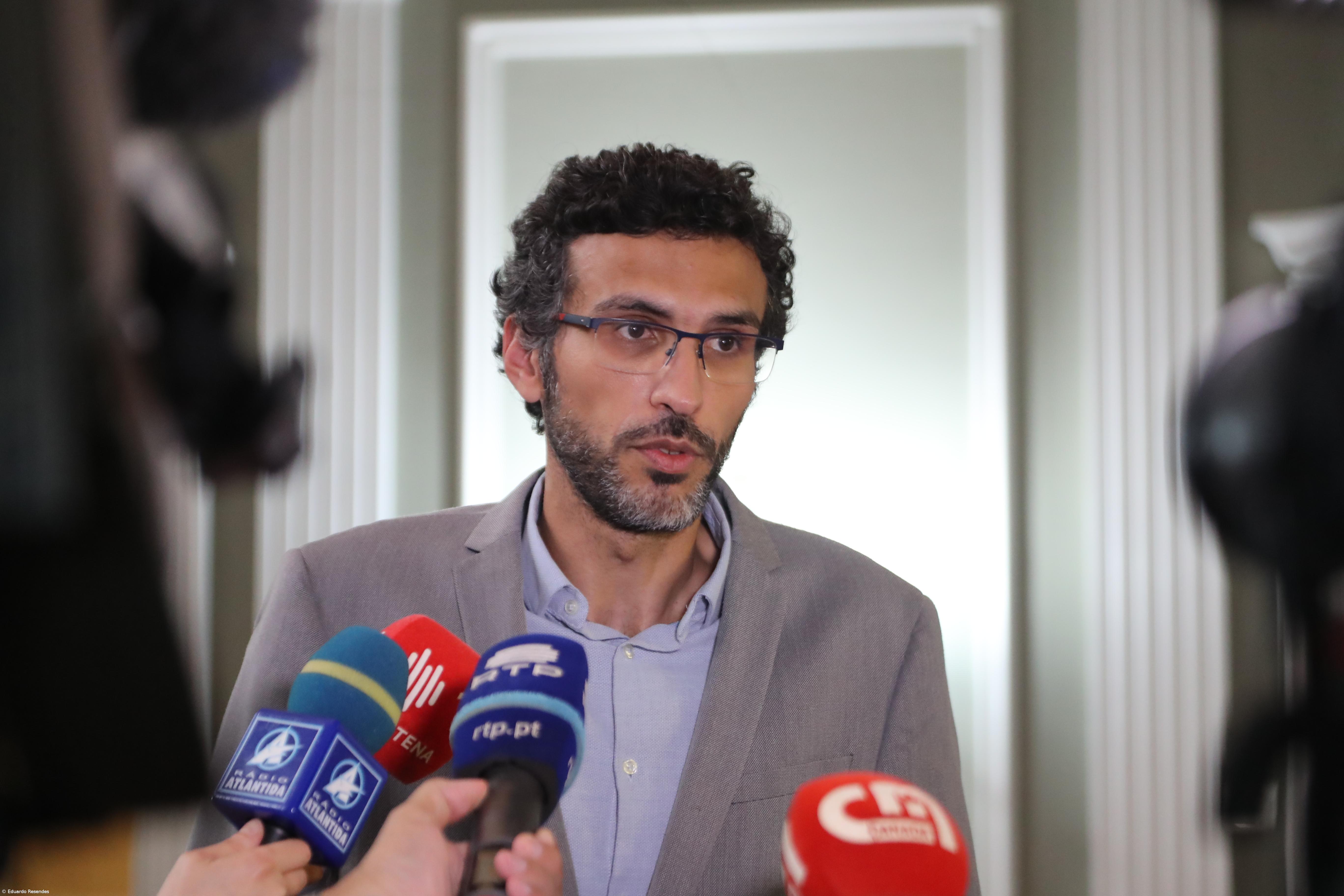 BE/Açores diz que Governo Regional não responde sobre "falsos" recibos verdes – Imagem 1