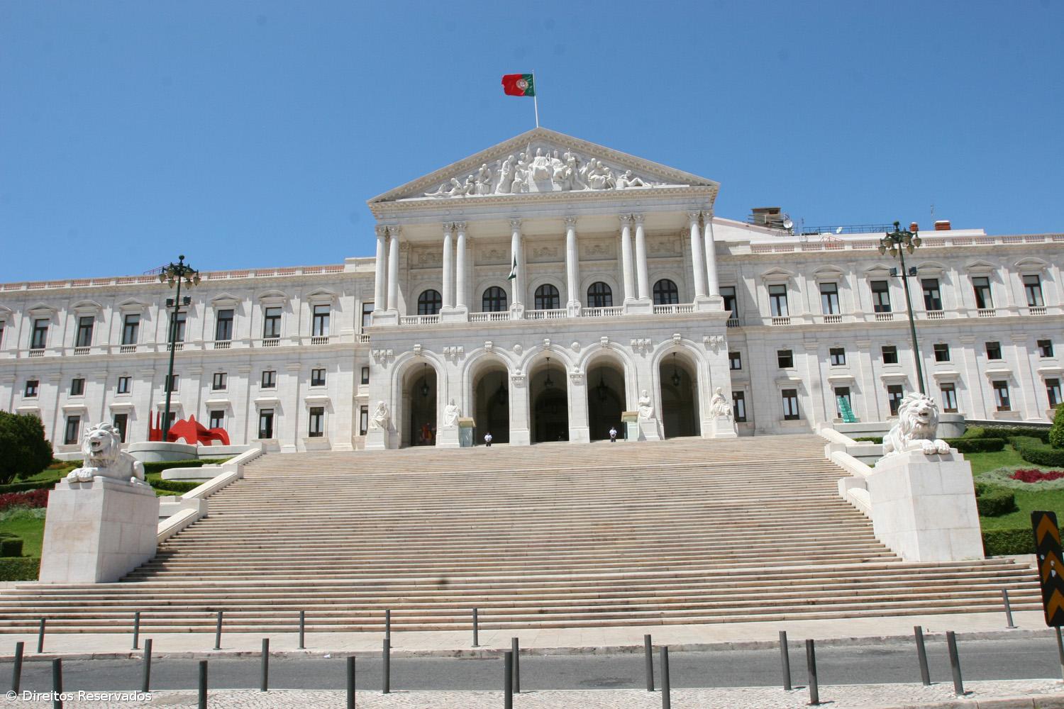 Secretários de Estado explicam devolução da sobretaxa de IRS no parlamento na 4.ª feira – Imagem 1