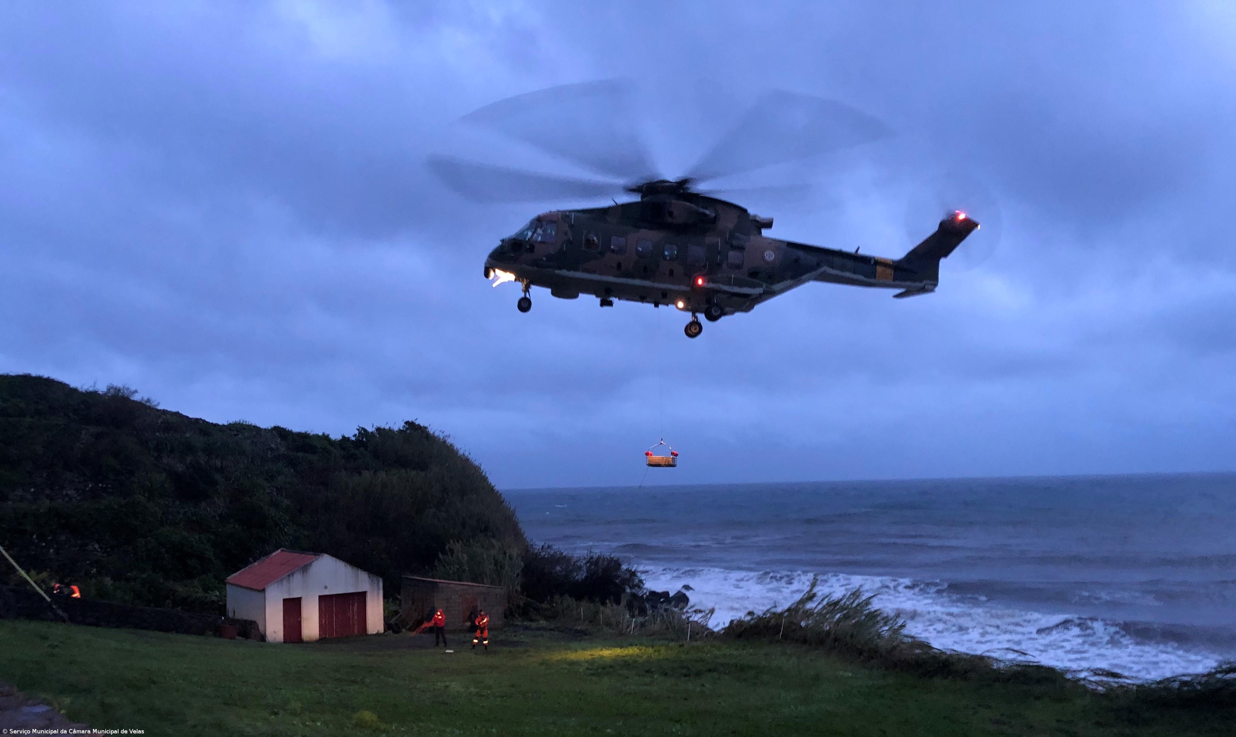 Fajã da ilha de São Jorge isolada mais 48 horas  – Imagem 1