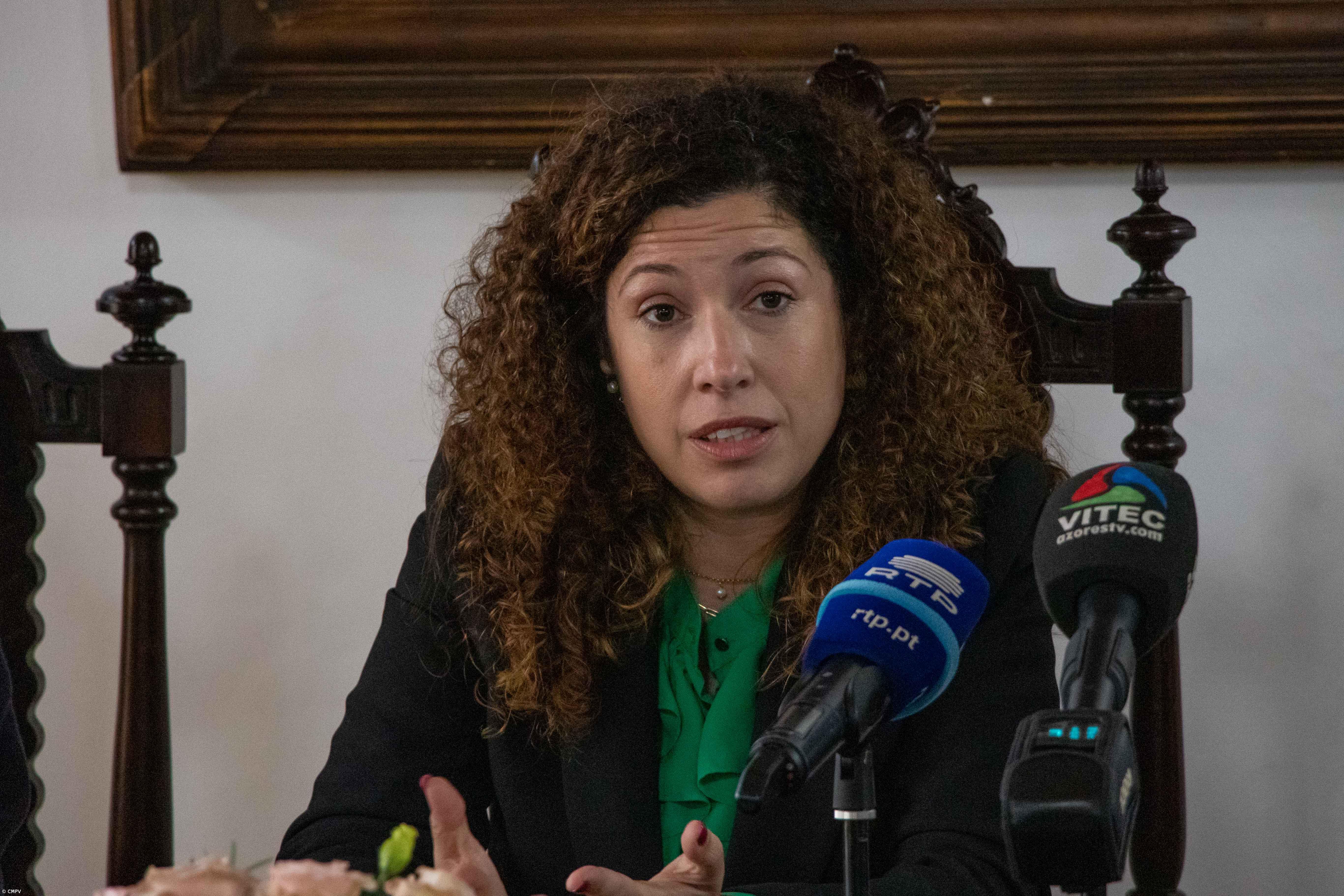 Câmara da Praia da Vitória sem novas obras em 2022 devido a passivo de 35,2 ME  – Imagem 1