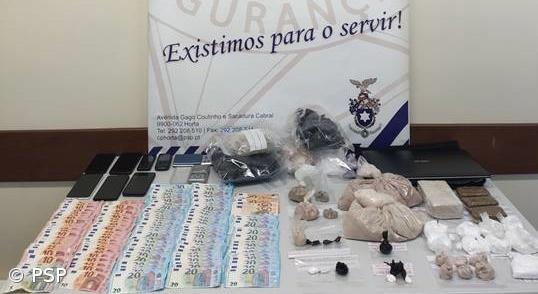 Quatro homens detidos na Horta com mais de 13 mil doses de heroína – Imagem 1