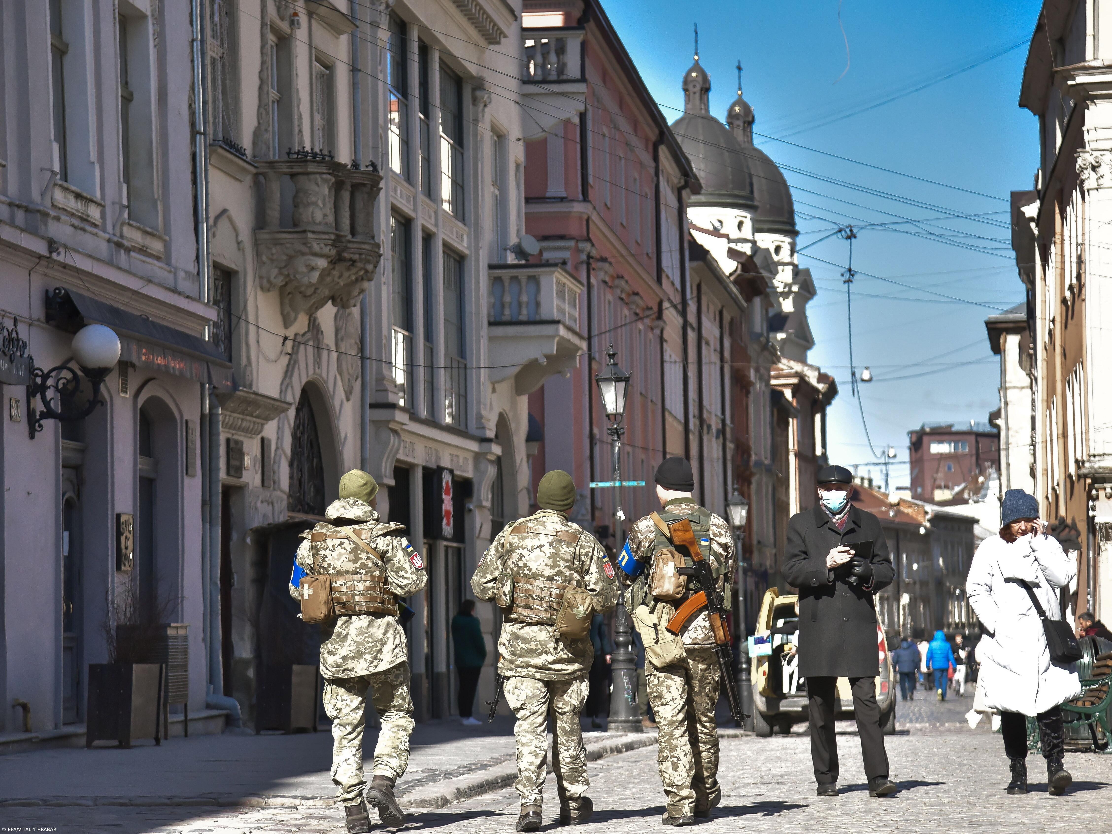 Forças ucranianas reivindicam ataque a terminal petrolífero na Crimeia – Imagem 1