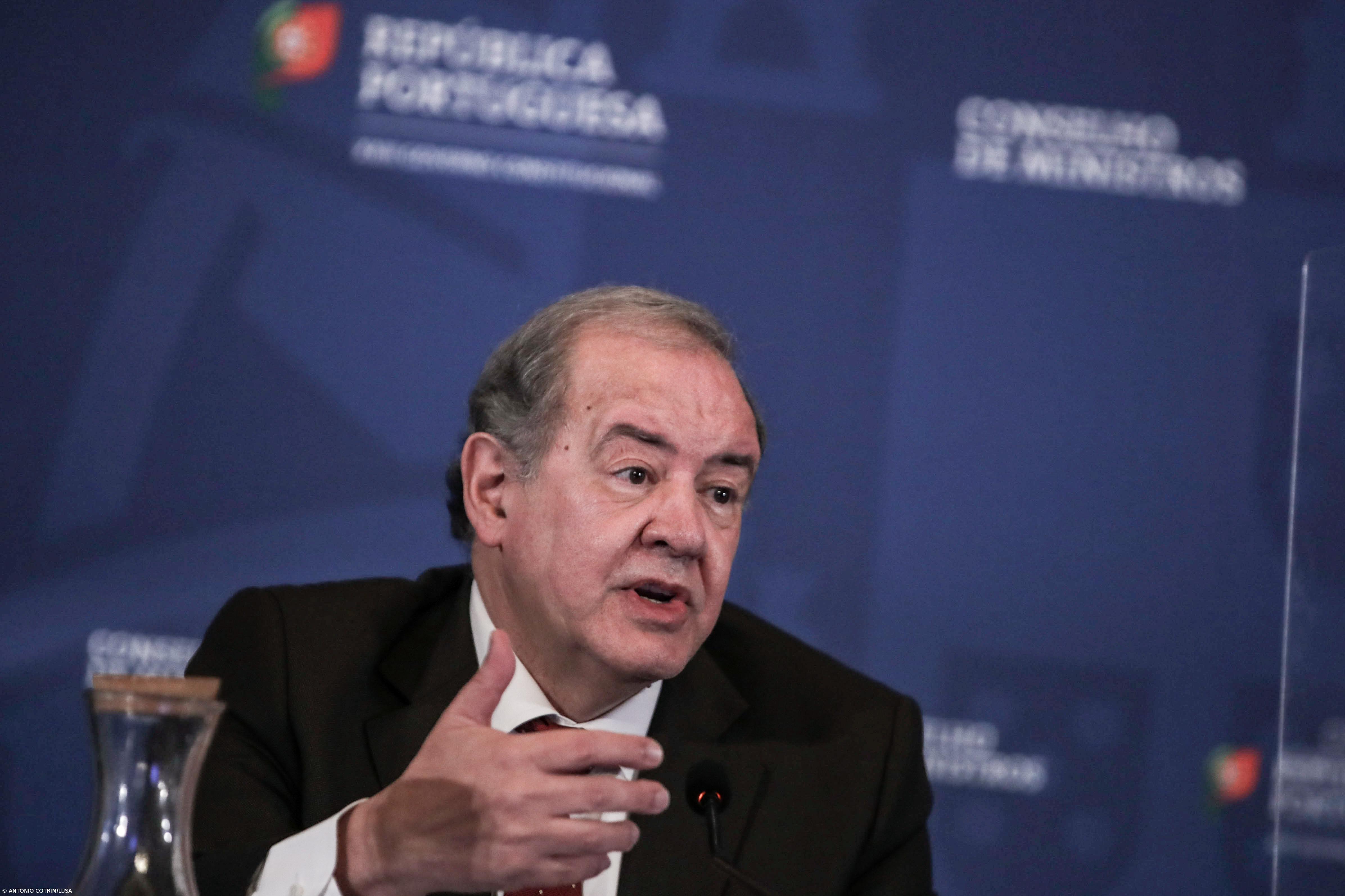 Manifestantes invadem edifício em Lisboa onde está o ministro da Economia – Imagem 1