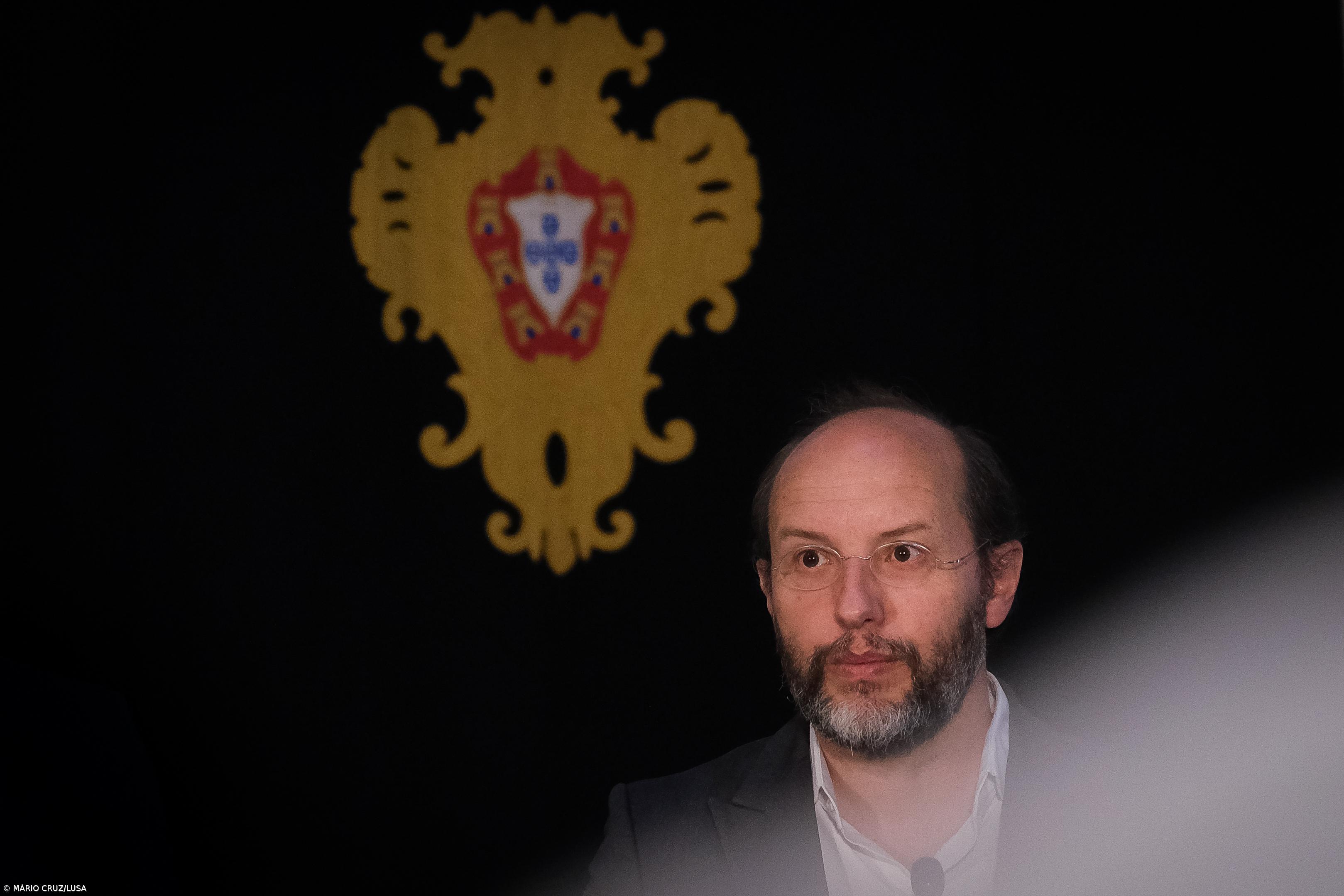 Livre critica "desistência de resolver problemas na saúde" – Imagem 1