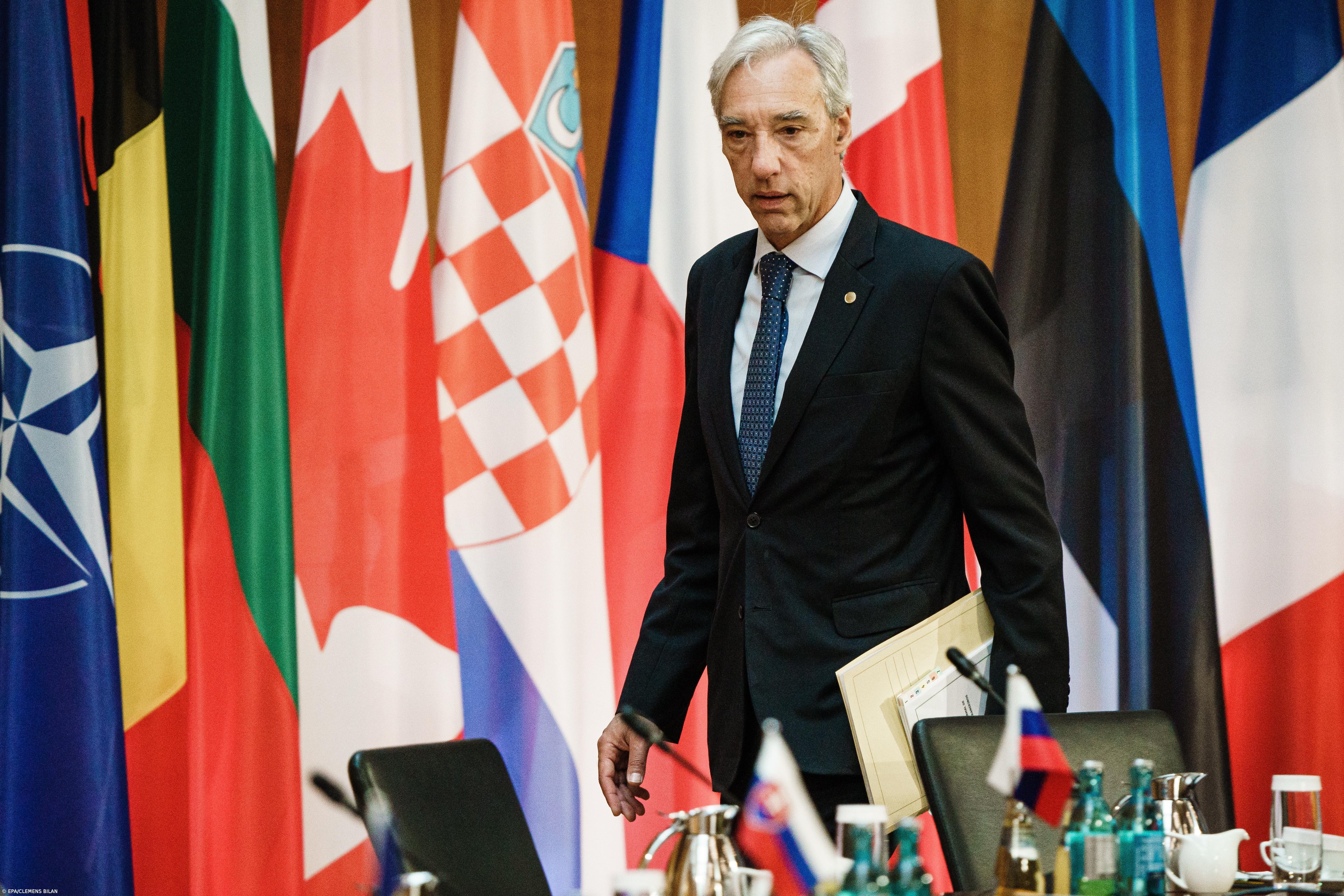 MNE considera possível evitar greve nos postos consulares  – Imagem 1