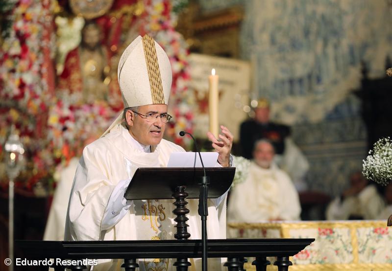 Fé e emoção no regresso do Santo Cristo às ruas de Ponta Delgada – Imagem 16
