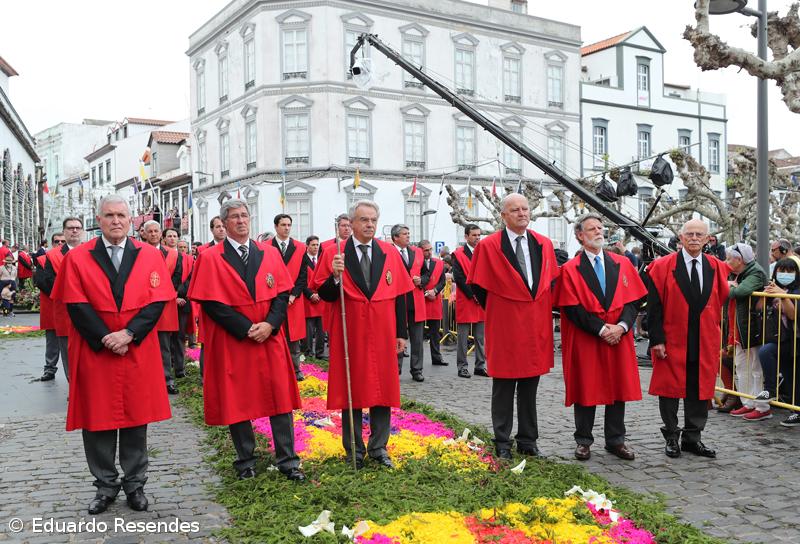 Fé e emoção no regresso do Santo Cristo às ruas de Ponta Delgada – Imagem 4