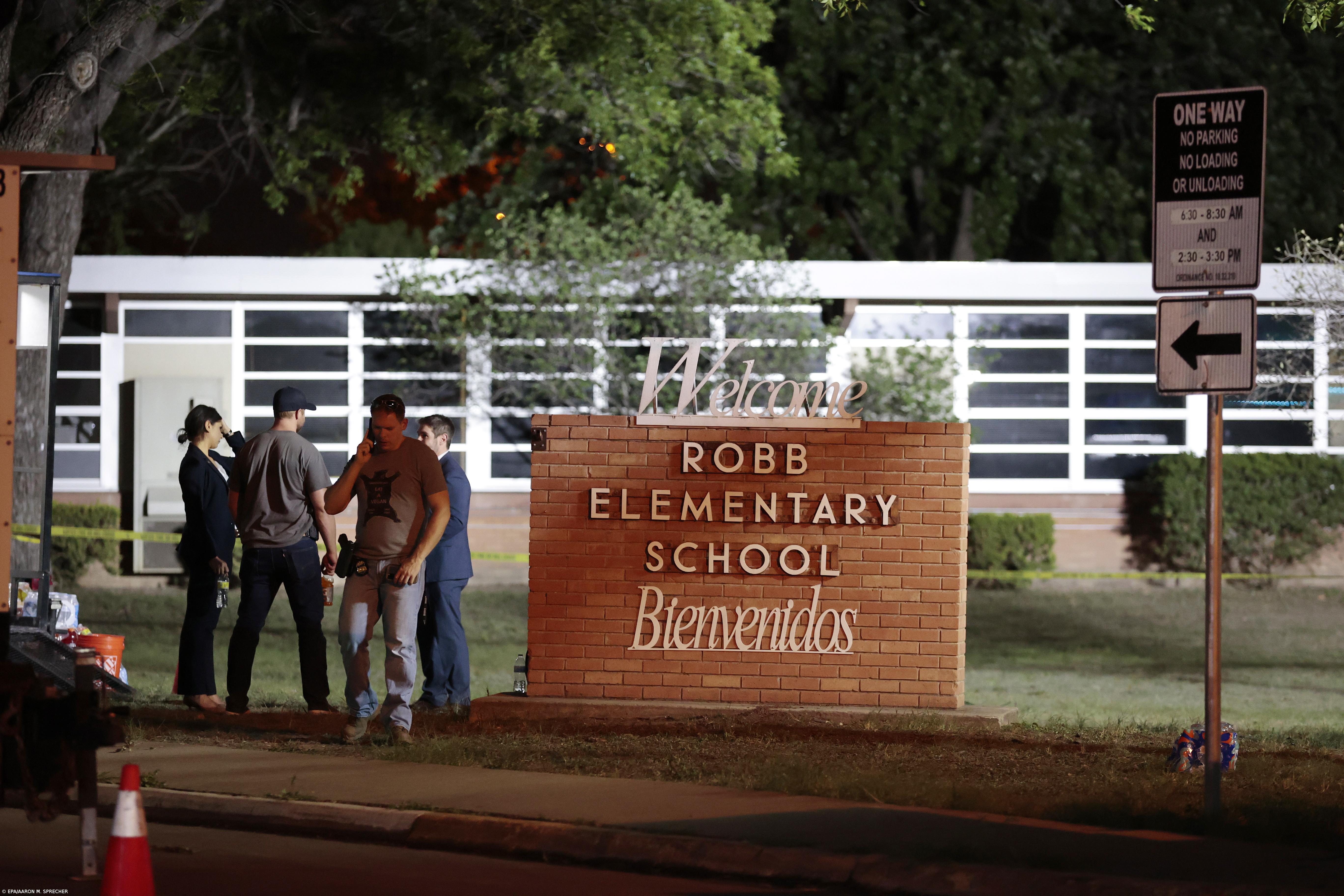 Professora fechou porta antes de tiroteio em escola no Texas – Imagem 1