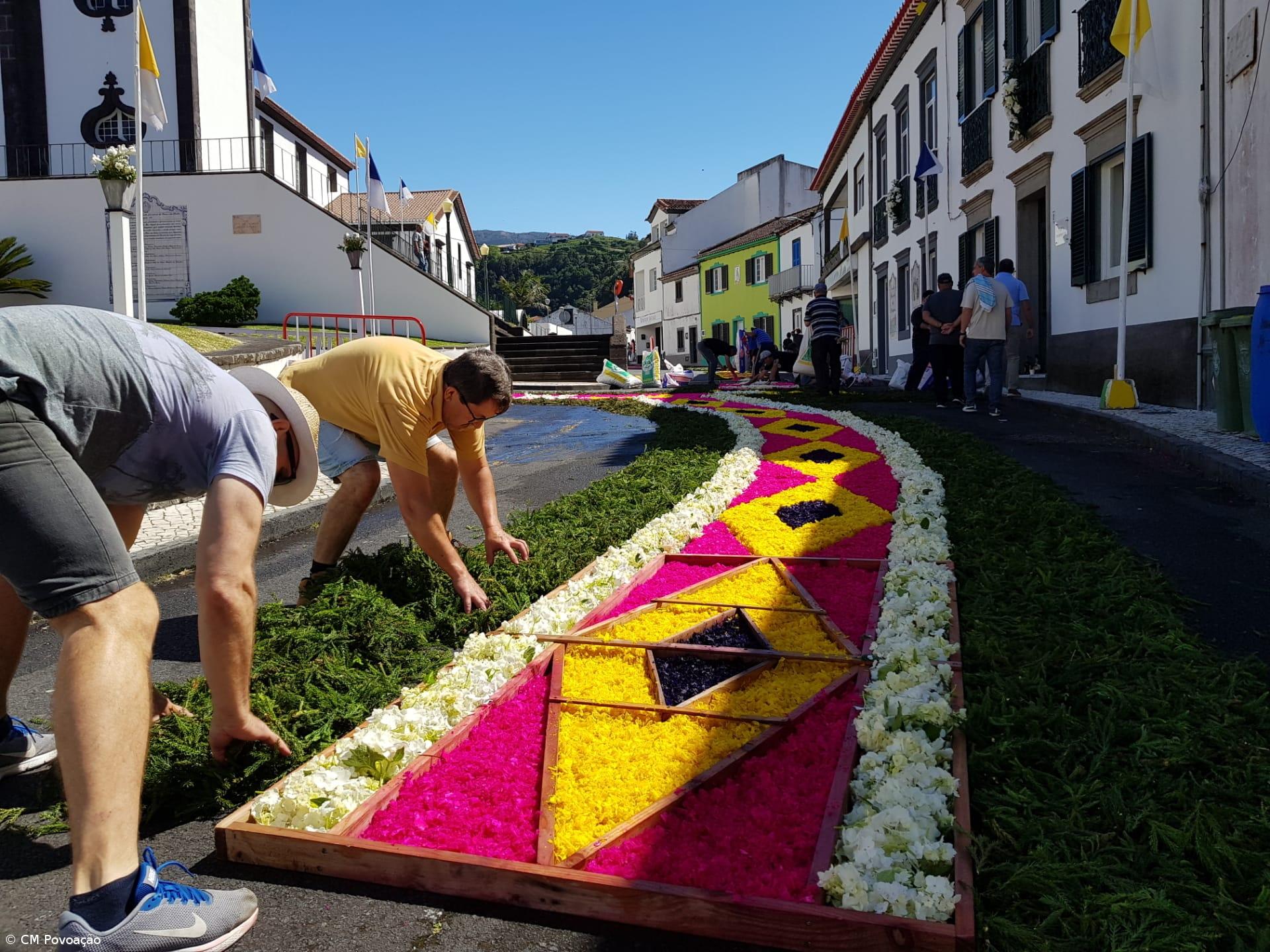 Centenas foram à Povoação ver as Festas do Corpo de Deus – Imagem 4