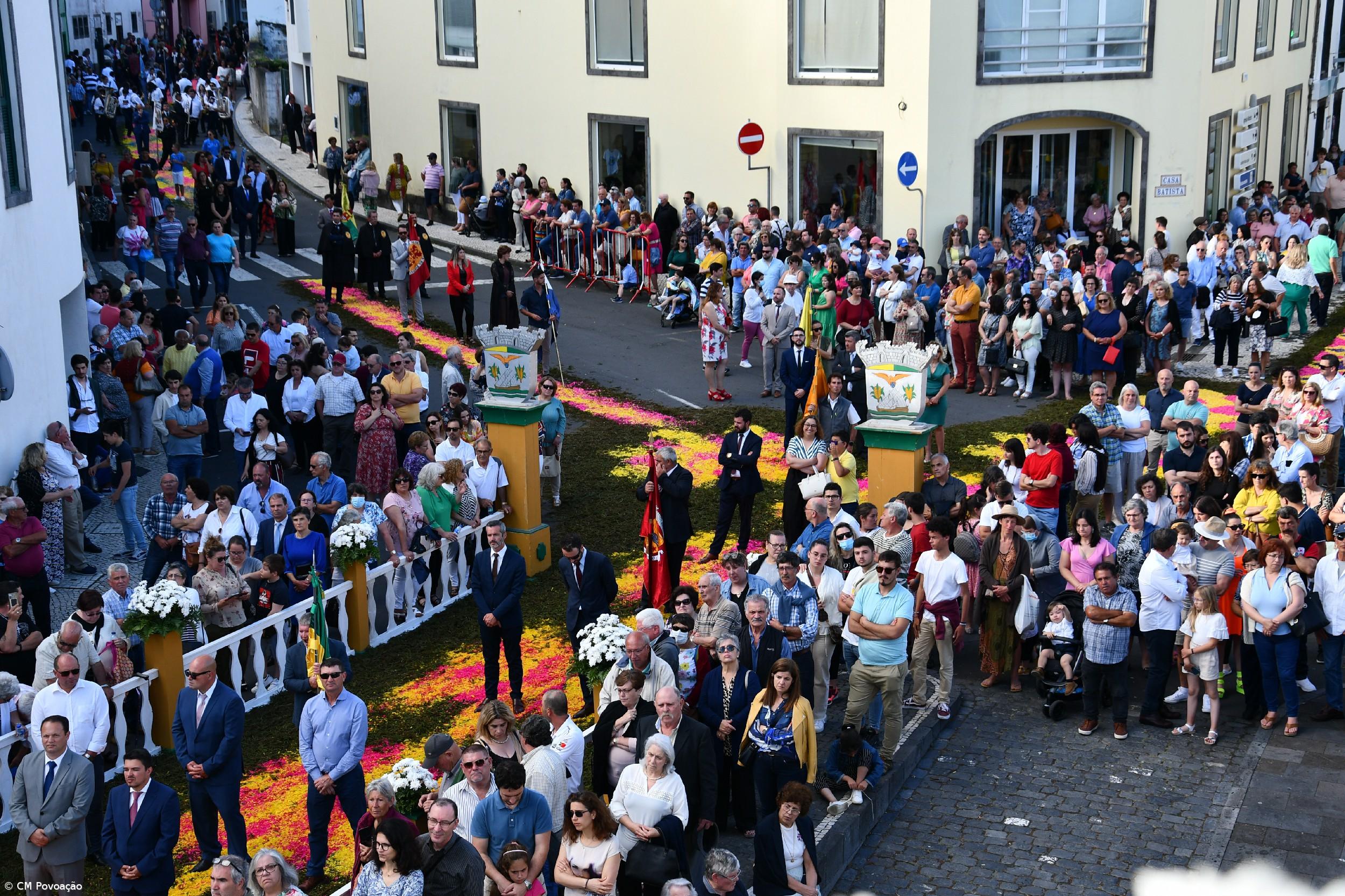 Centenas foram à Povoação ver as Festas do Corpo de Deus – Imagem 7