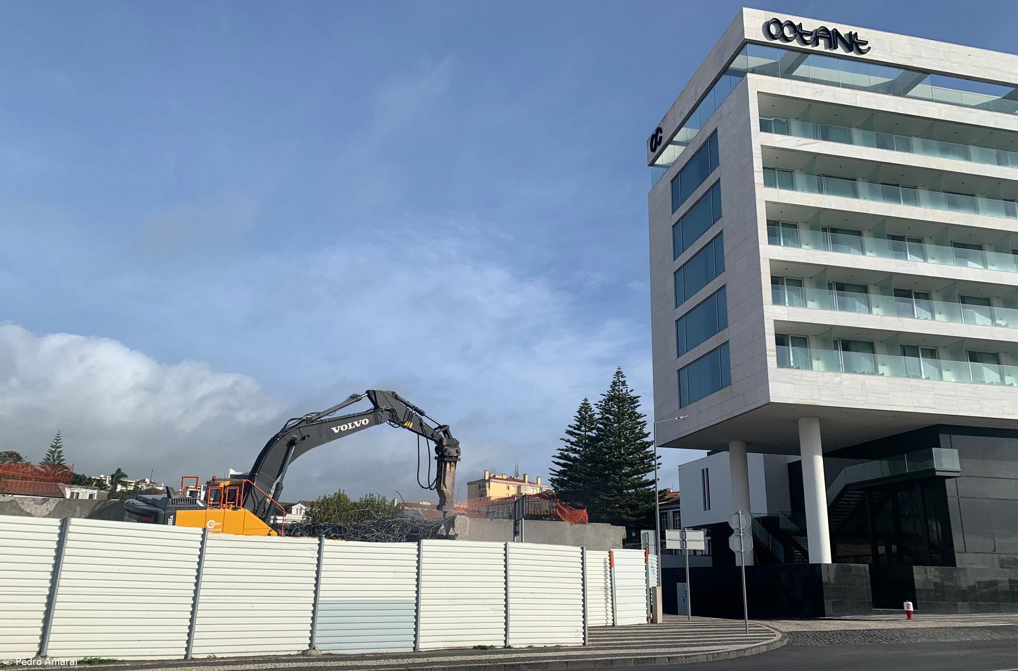 Obras para construção de hotel na Pêro de Teive em Ponta Delgada retomadas hoje – Imagem 1