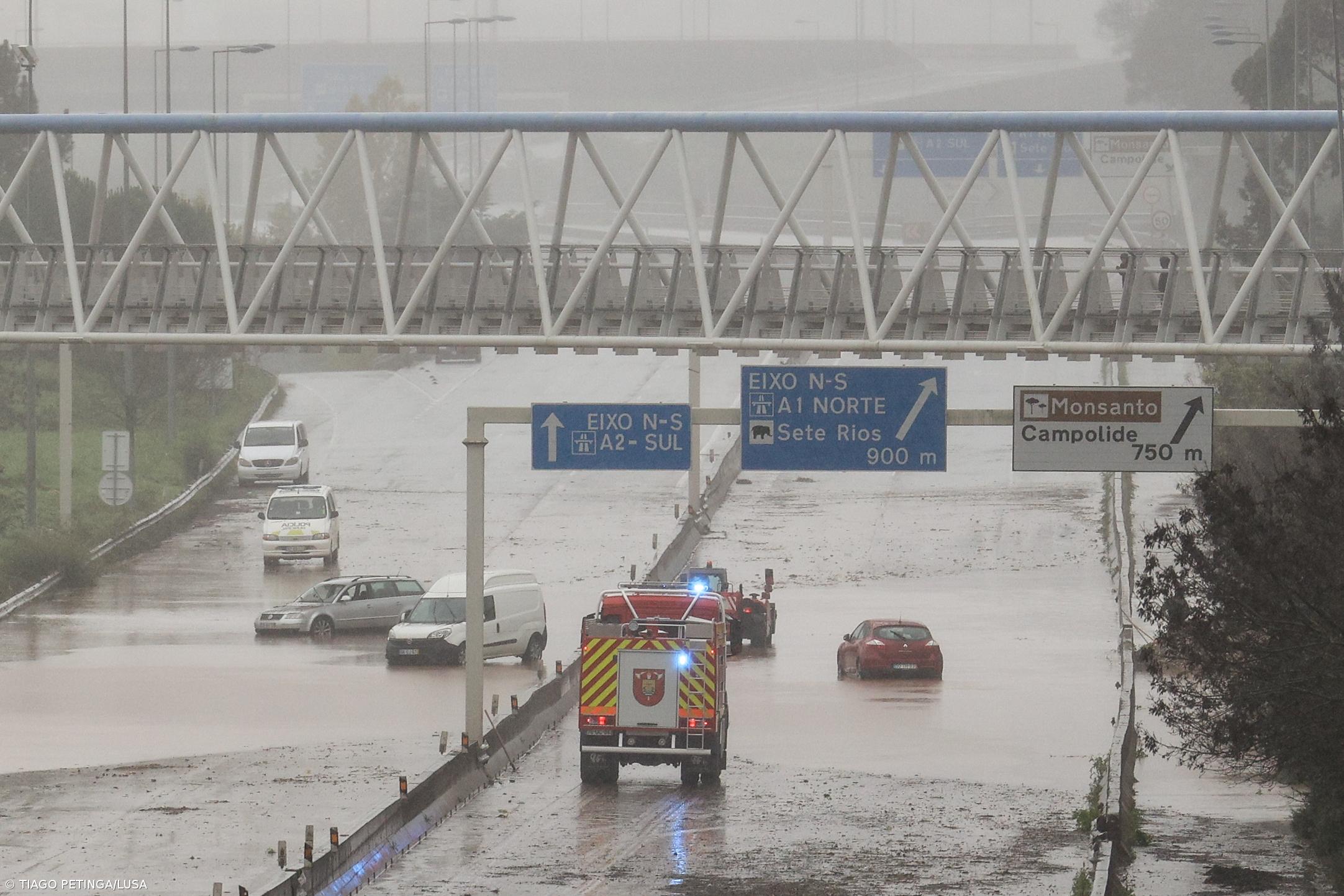 Lisboa registou esta segunda-feira 59 ocorrências após chuva forte e persistente – Imagem 1
