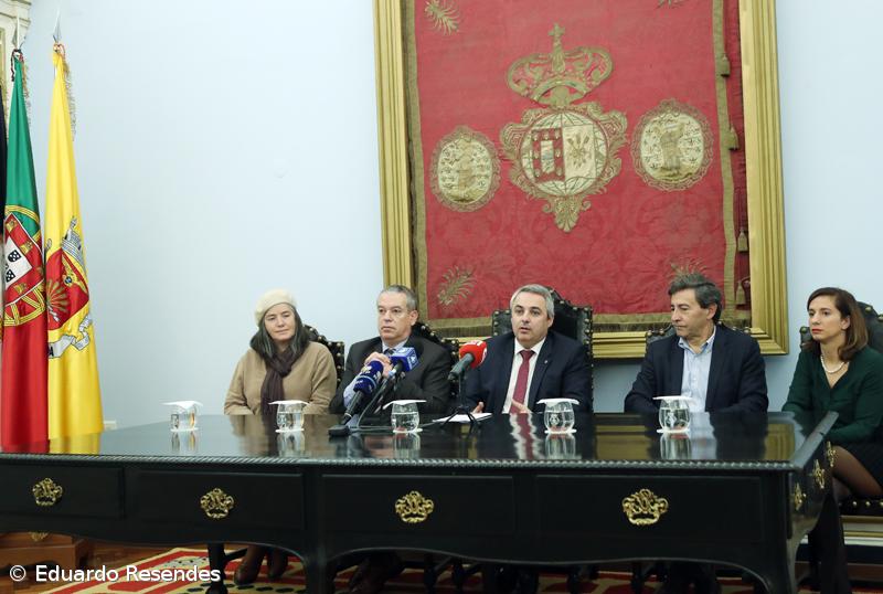 Clã e espetáculo de fogo de artificio na passagem de ano em Ponta Delgada – Imagem 1