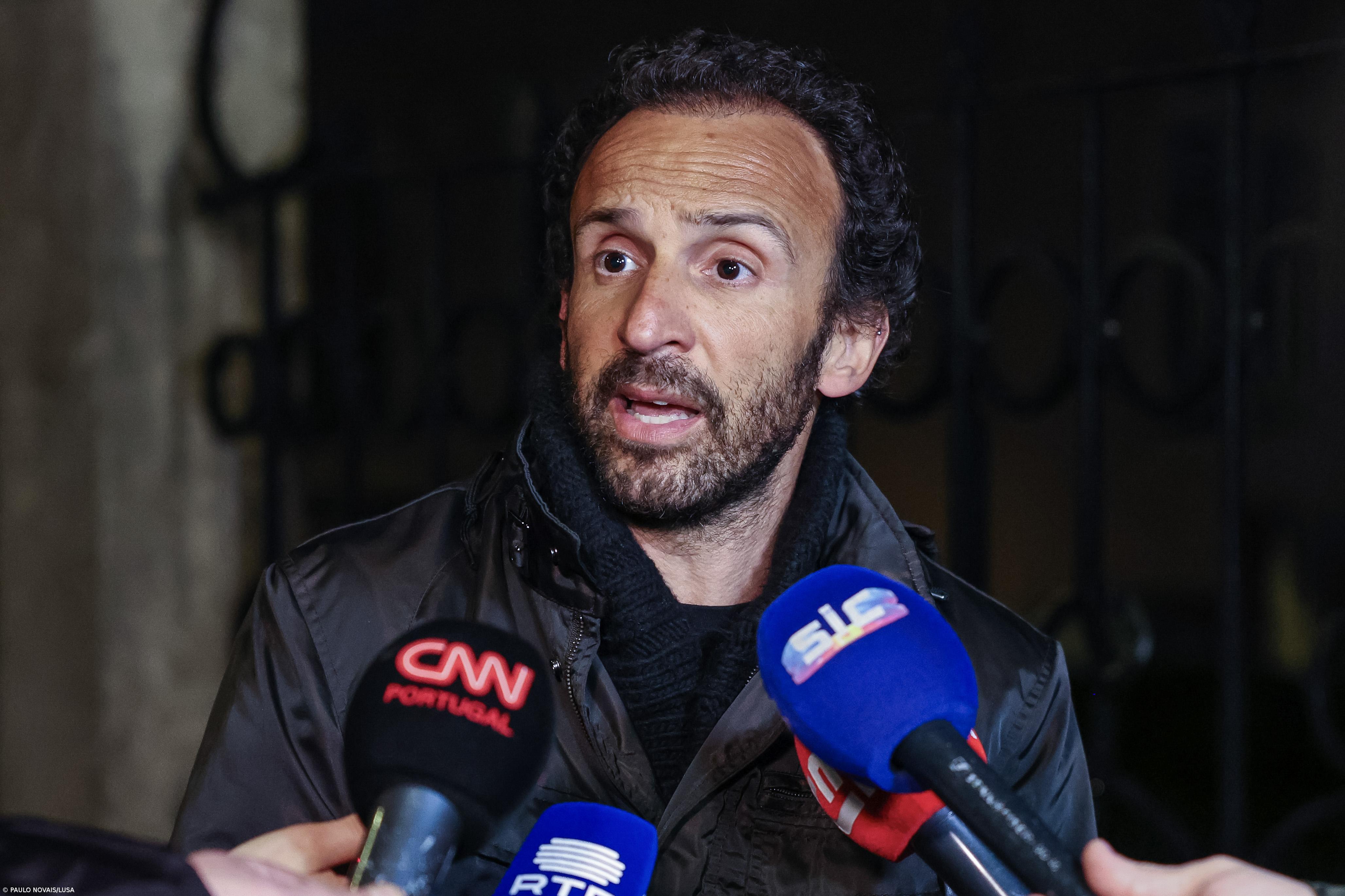 Sindicato desafia Governo a celebrar início das aulas em escolas onde se passa frio – Imagem 1