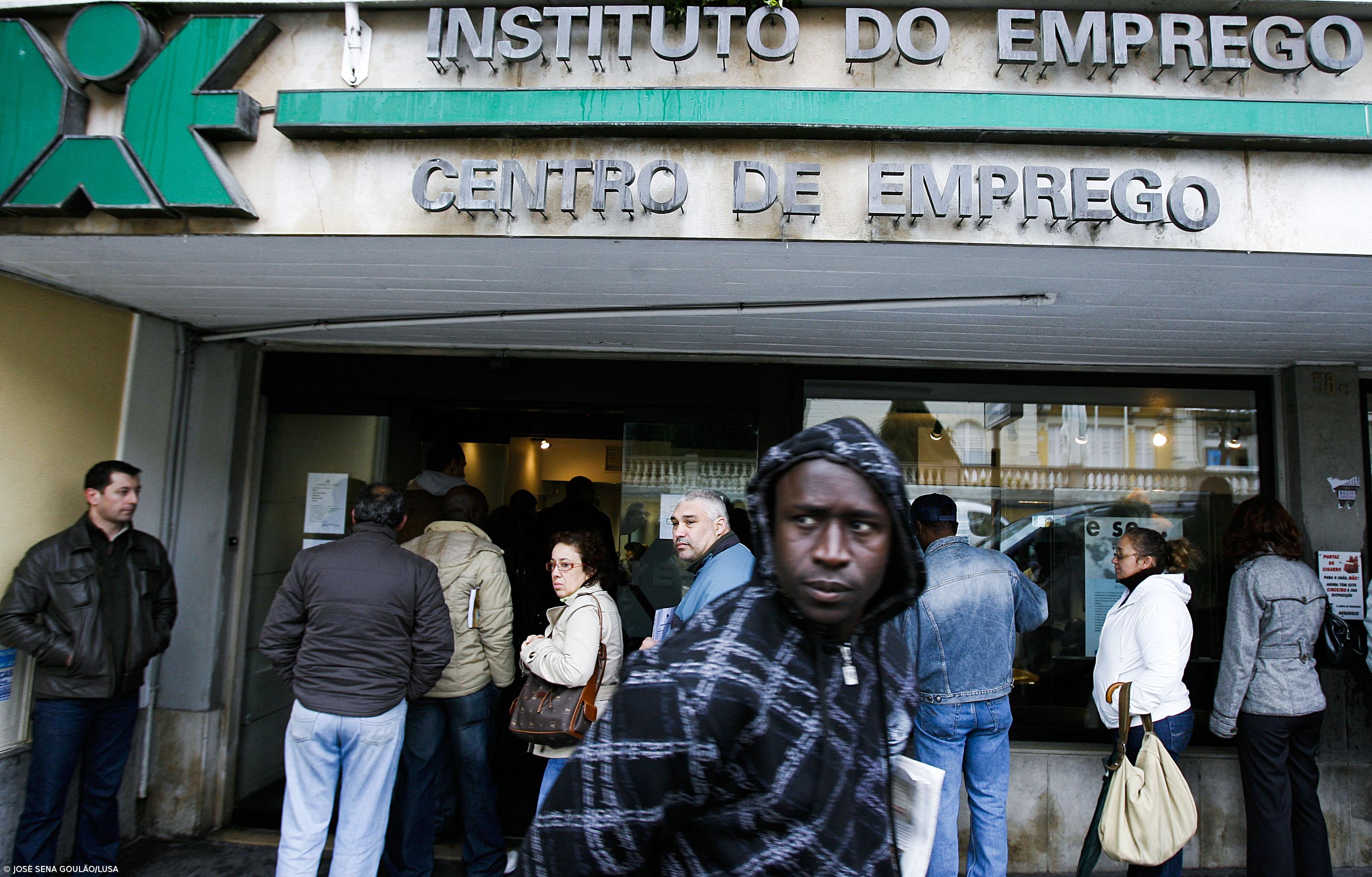 Desemprego em fevereiro estabiliza na zona euro e em Portugal – Imagem 1