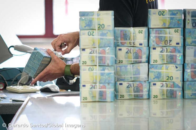 Inflação abranda em março para 7,4%  – Imagem 1