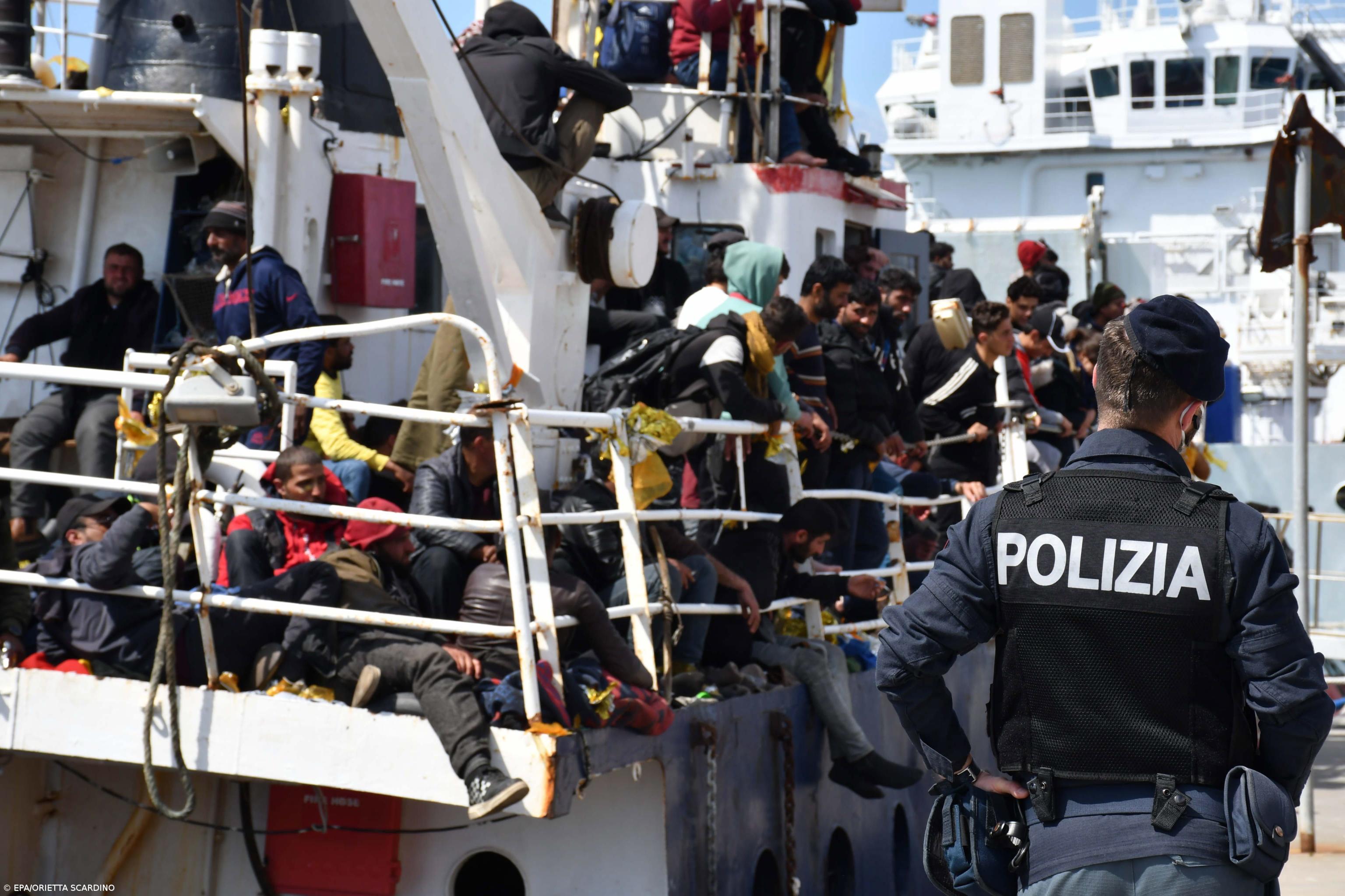 Cerca de mil migrantes chegaram a Lampedusa nas últimas 24 horas – Imagem 1